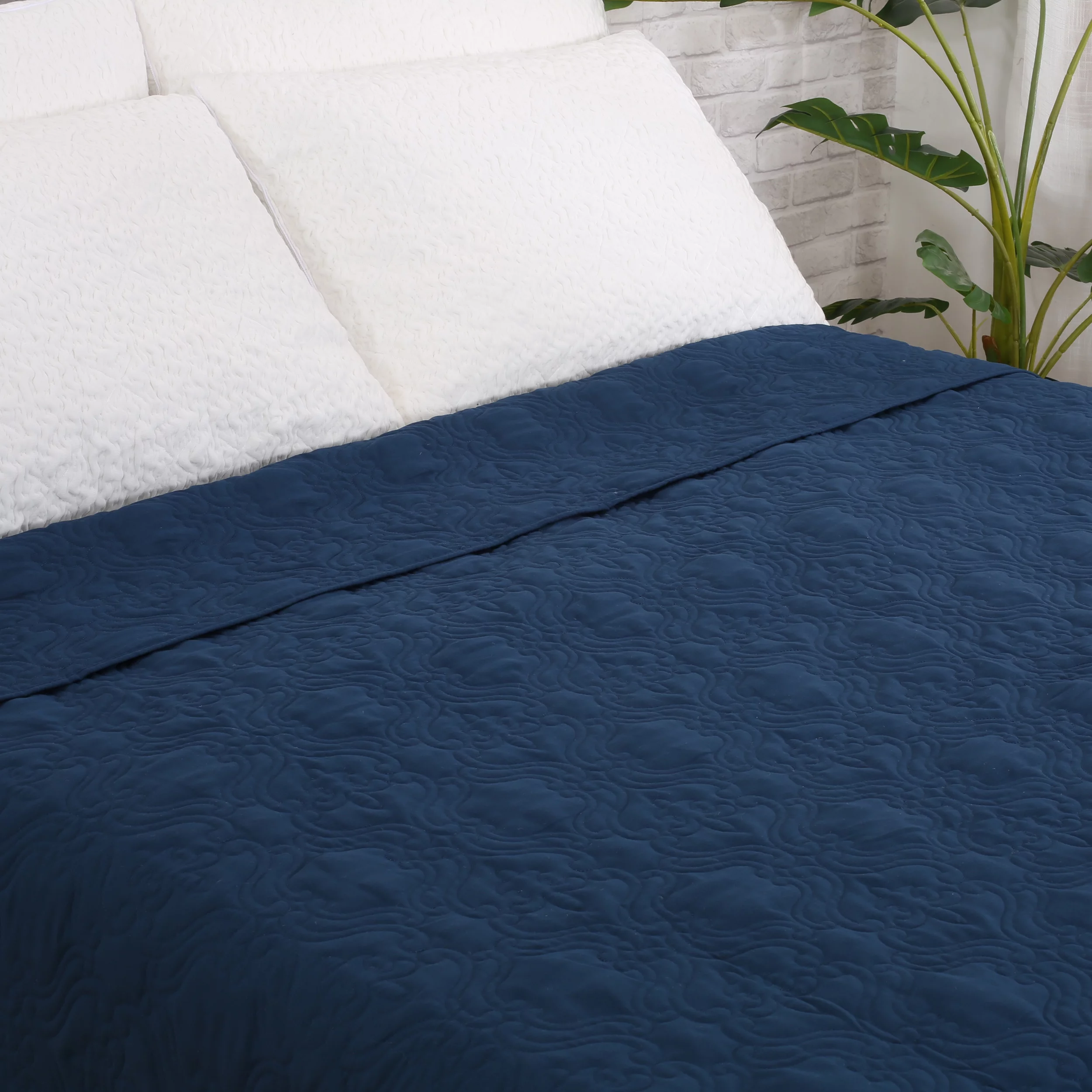 Noble House Rogelio Full/ Queen Quilt, Navy