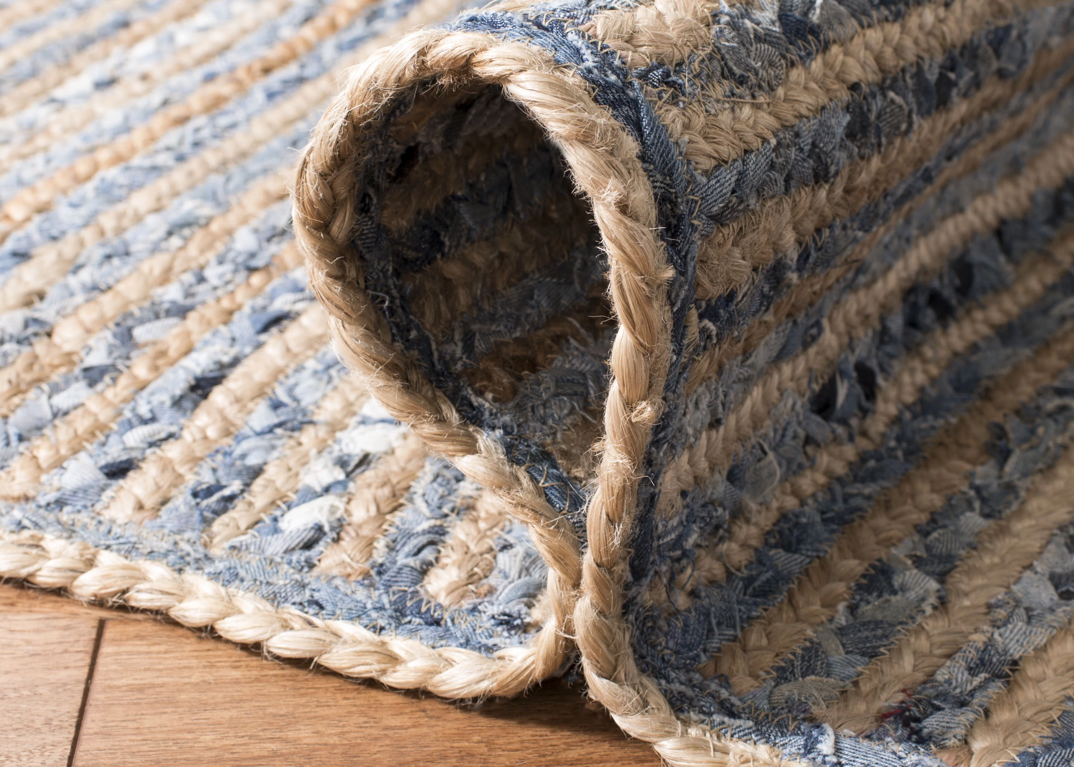 SAFAVIEH Cape Cod Andrina Braided Striped Jute Area Rug, 6' x 6' Round, Natural/Blue