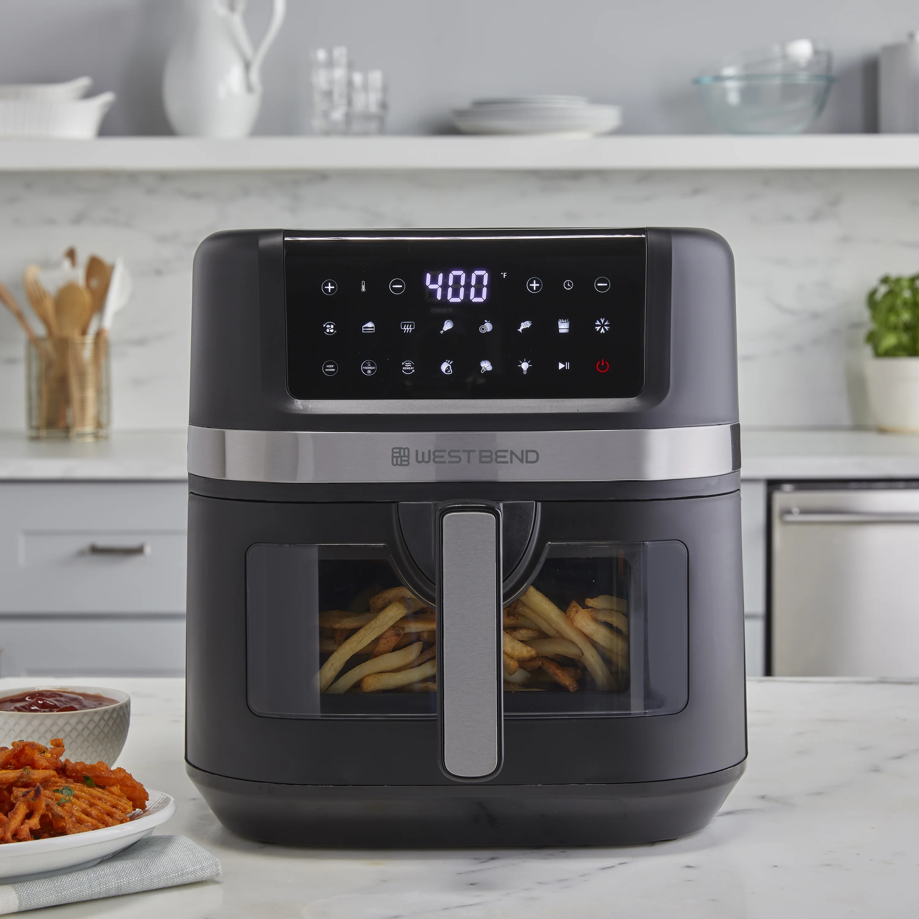 West Bend 7QT Air Fryer with 13 One-Touch Presets, in Black (AFWB7QBK13)
