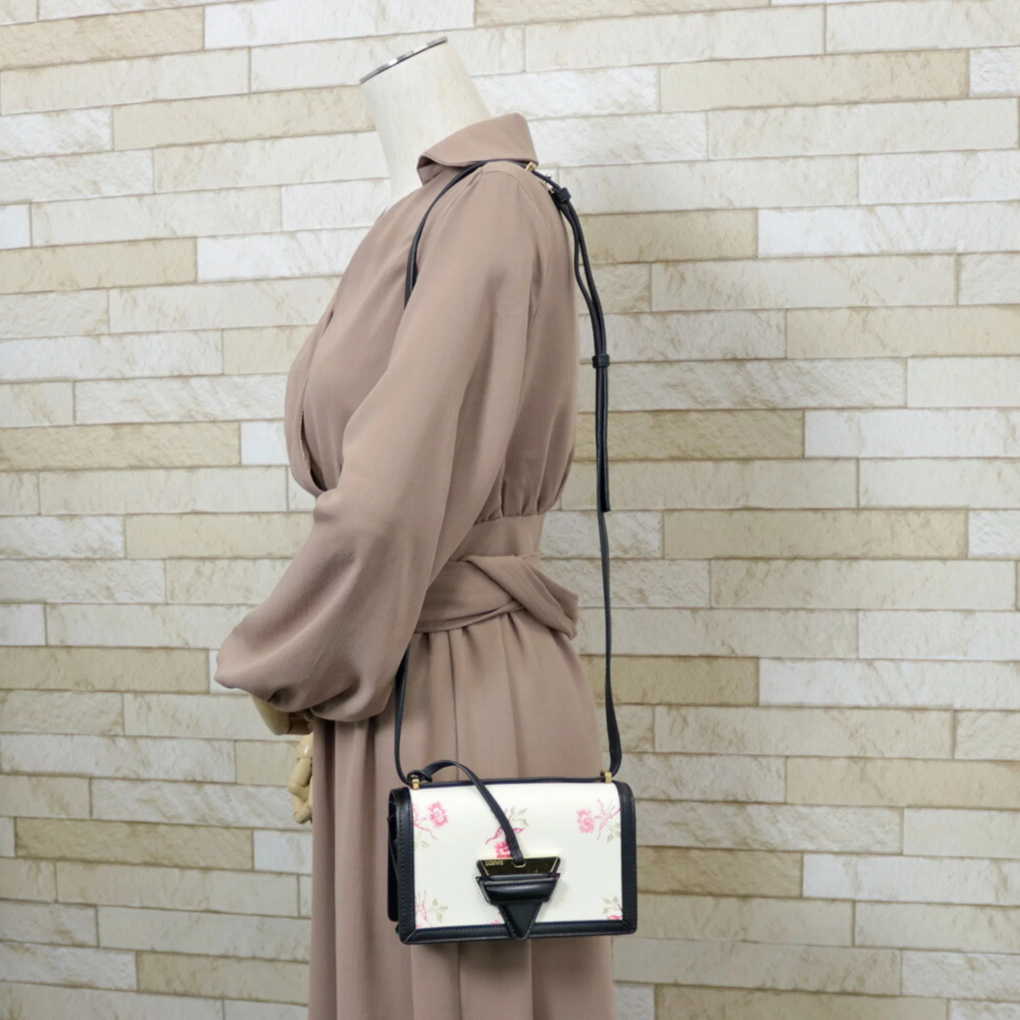 Pre-Owned LOEWE Loewe Shoulder Bag Flower Pattern White Ladies (Good)