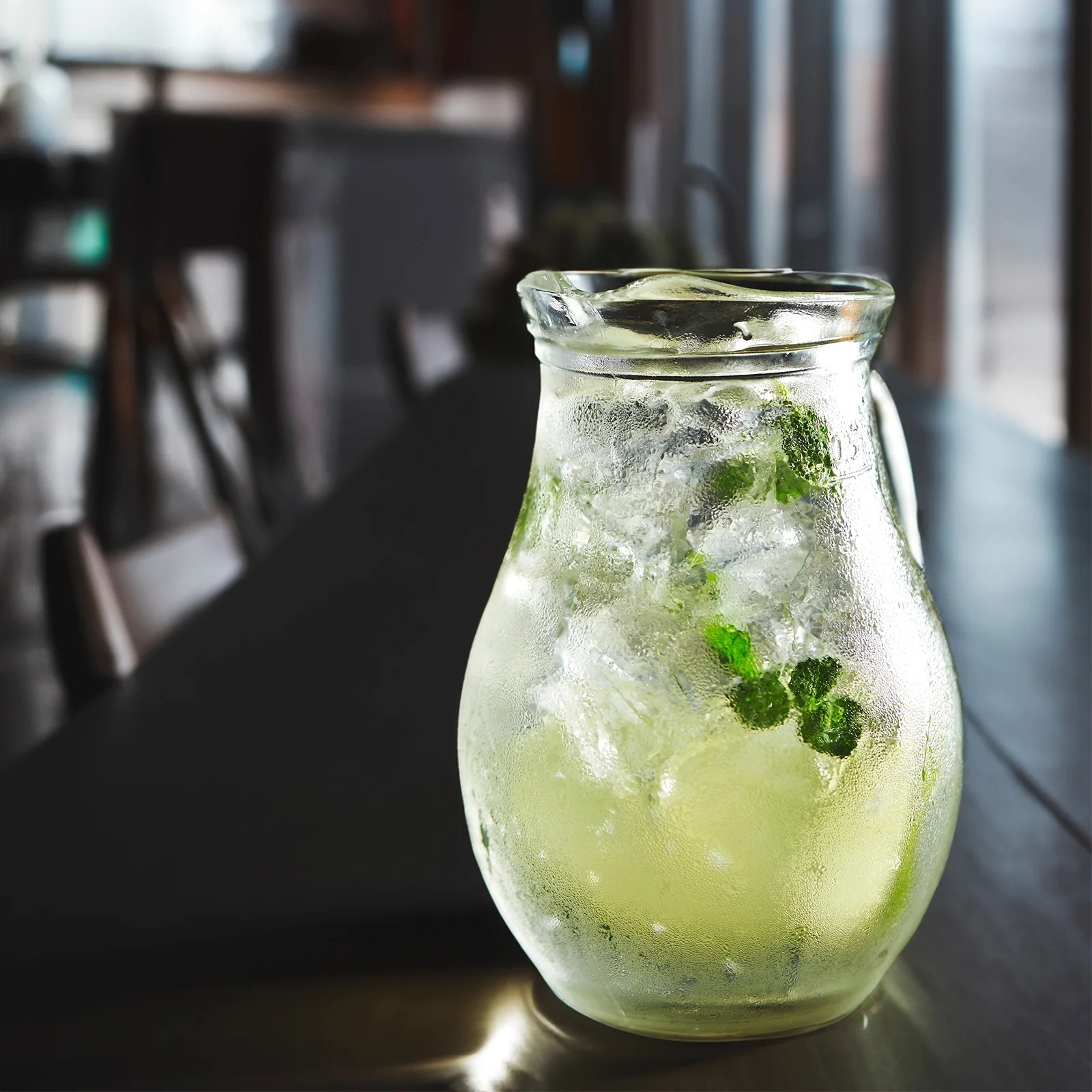 Water Jug, 27.1oz Acrylic Water Pitcher with Spout, Elegant Serving Carafes Wine Beverage Container