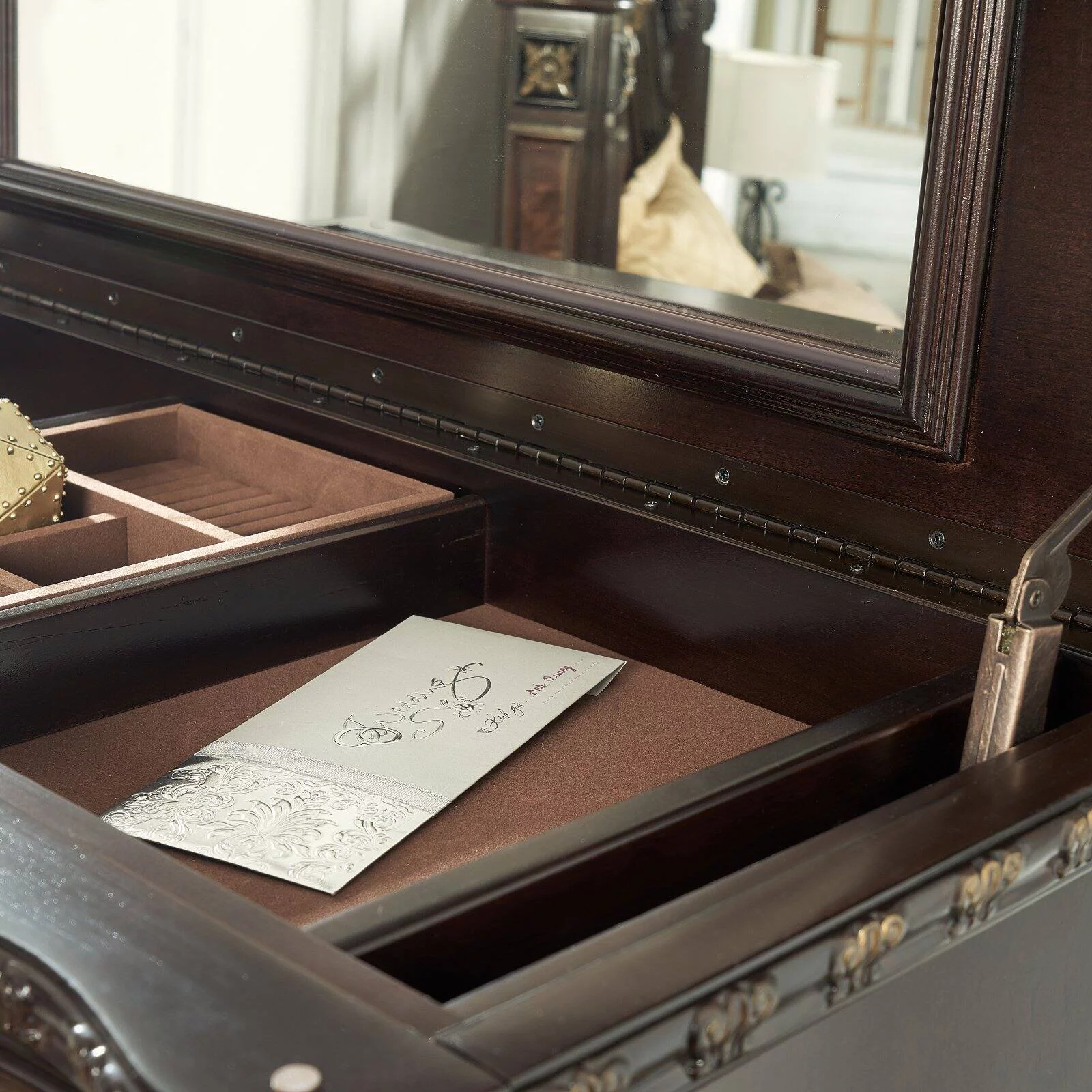 Steve Silver Monte Carlo Rich Cocoa Chocolate 5-drawer Lift Top Chest