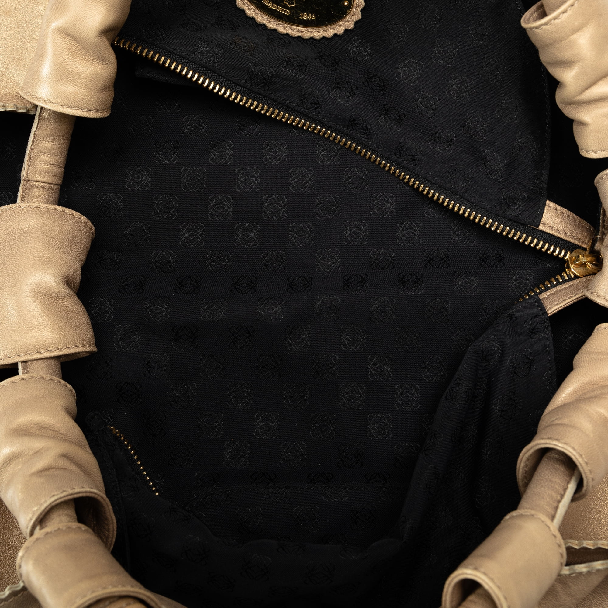 Pre-Owned Authenticated Loewe Nappa Aire Calf Leather Brown Handbag Top HandleBag Unisex (Fair)