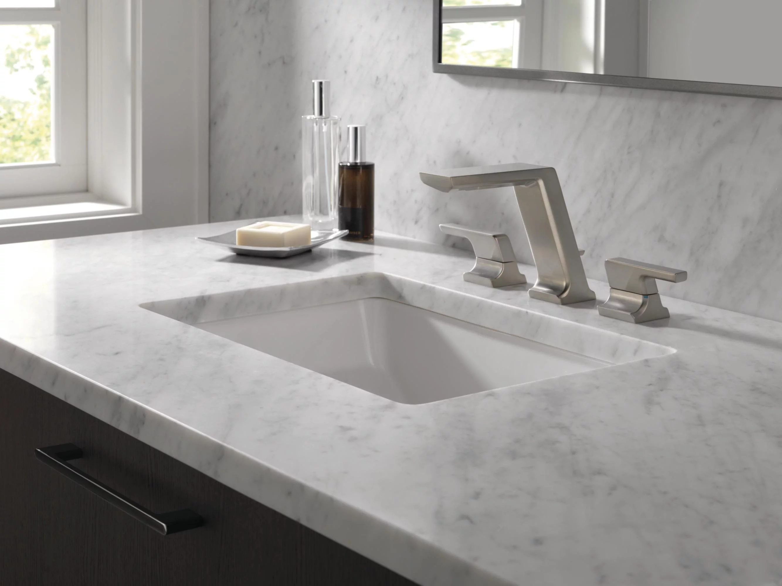 Delta 3599Lf-Mpu Pivotal 1.2 GPM Widespread Bathroom Faucet - Lumicoat Black Stainless