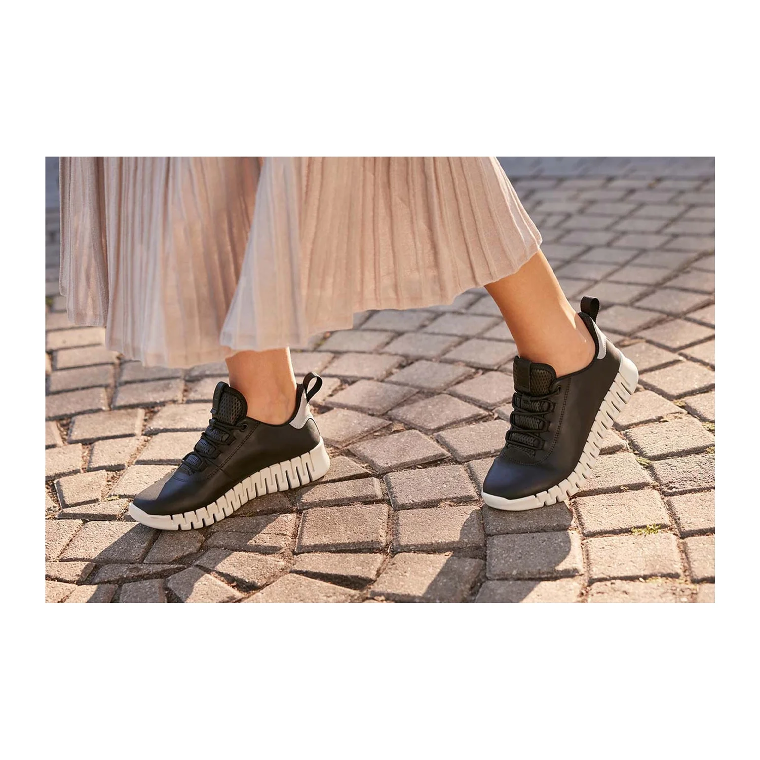 ECCO Women's 218203 Gruuv Sneaker in Black/light Grey, 41 EU