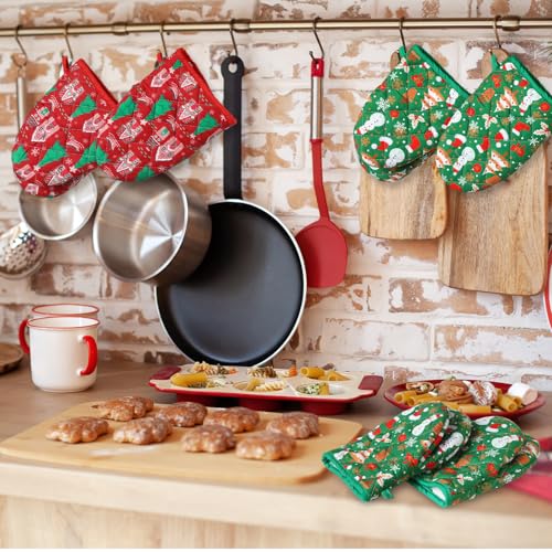 Geyoga 2 Pcs Christmas Mini Oven Mitt Christmas Tree Gingerbread House Snowmen Pot Holders Small Xmas Kitchen Heat Resistant Potholder Xmas Party Gift Supplies for Baking Barbecue Kitchen