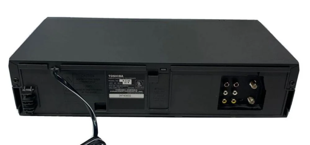 Pre-Owned Toshiba w-614 Hi Fi Stereo 4 head VHS VCR Vhs Player with Remote & Cables (Good)