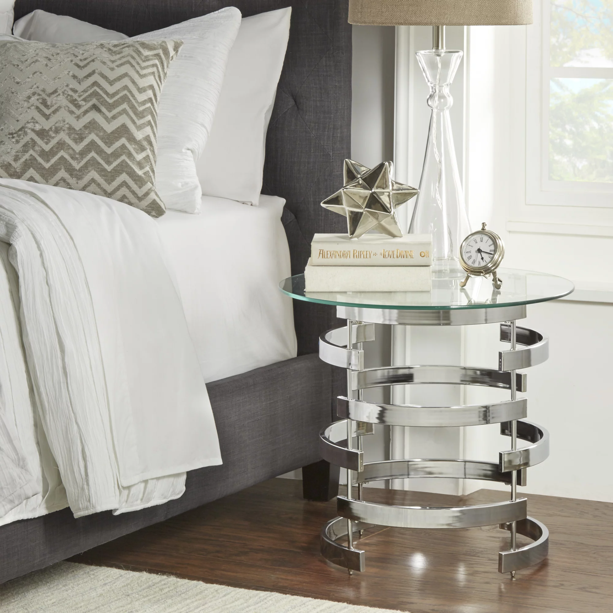 Chelsea Lane Cleave Modern Glam Glass and Metal Round End Table, Chrome