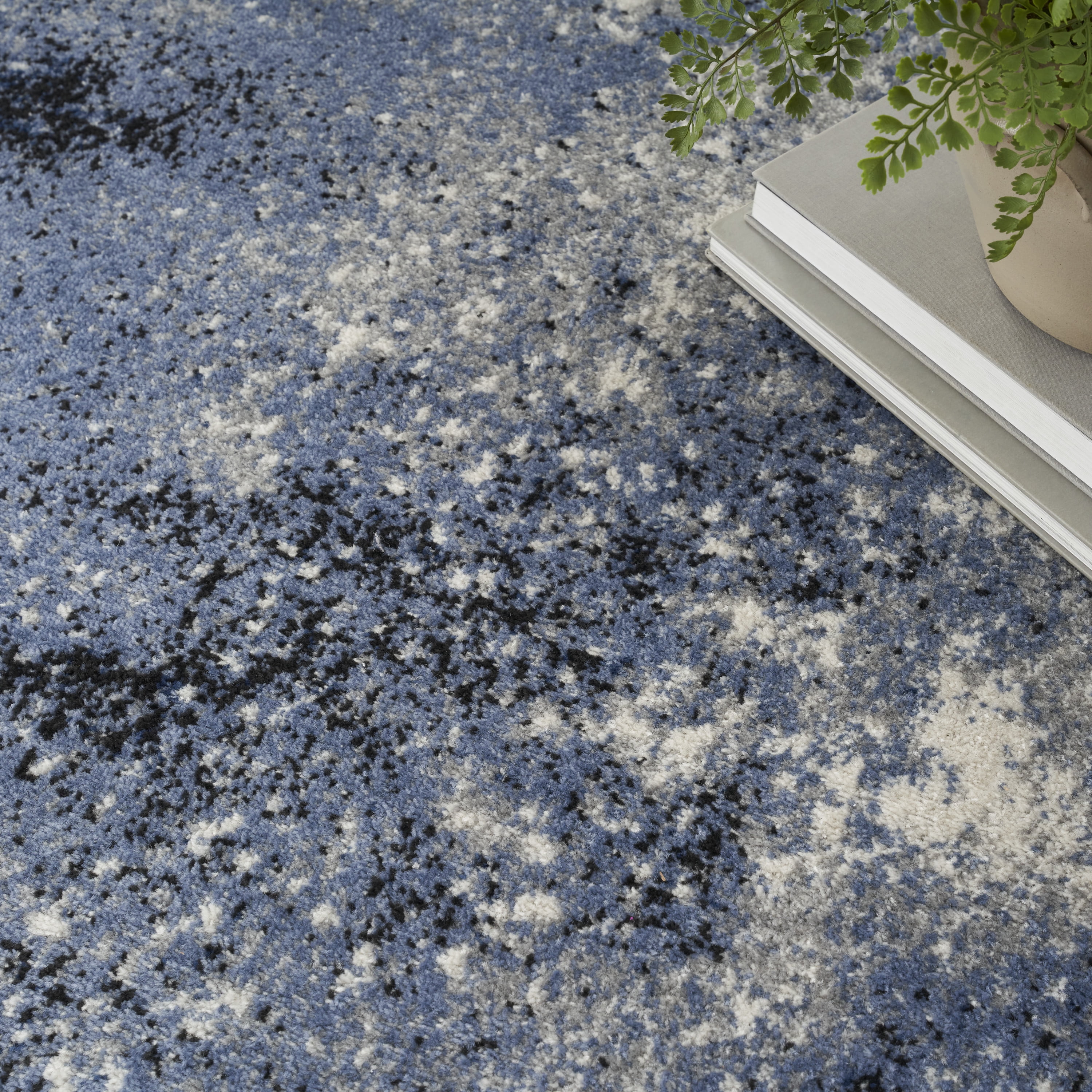 Nourison Passion All-over design Light Blue Black 5'3