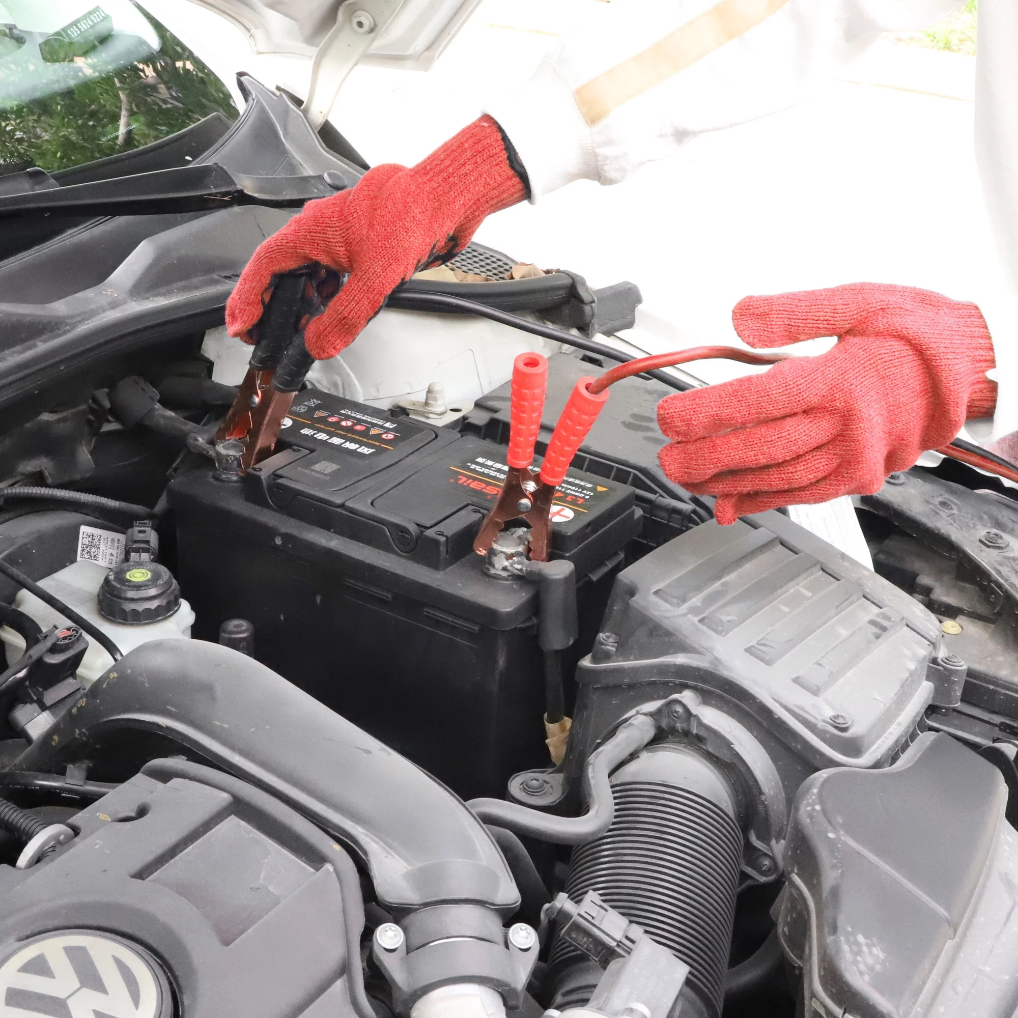 EverStart Deluxe Kit with Booster Cables. Assembled Product Dimensions: 12in x 14in x 5in