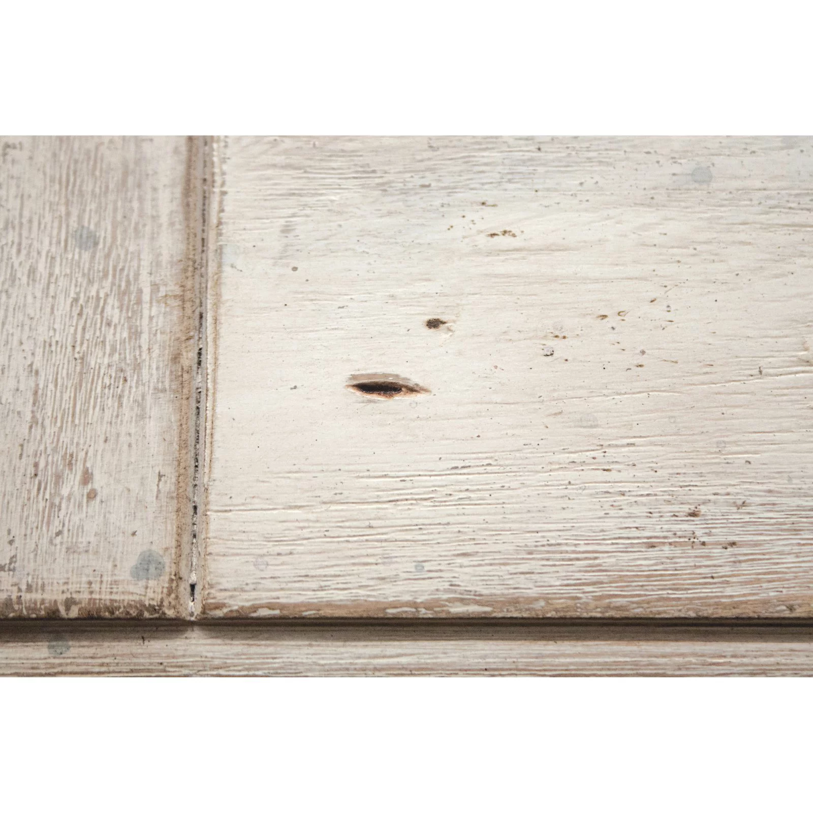 Riverside Furniture Regan Farmhouse Wood Coffee Table in Farmhouse White