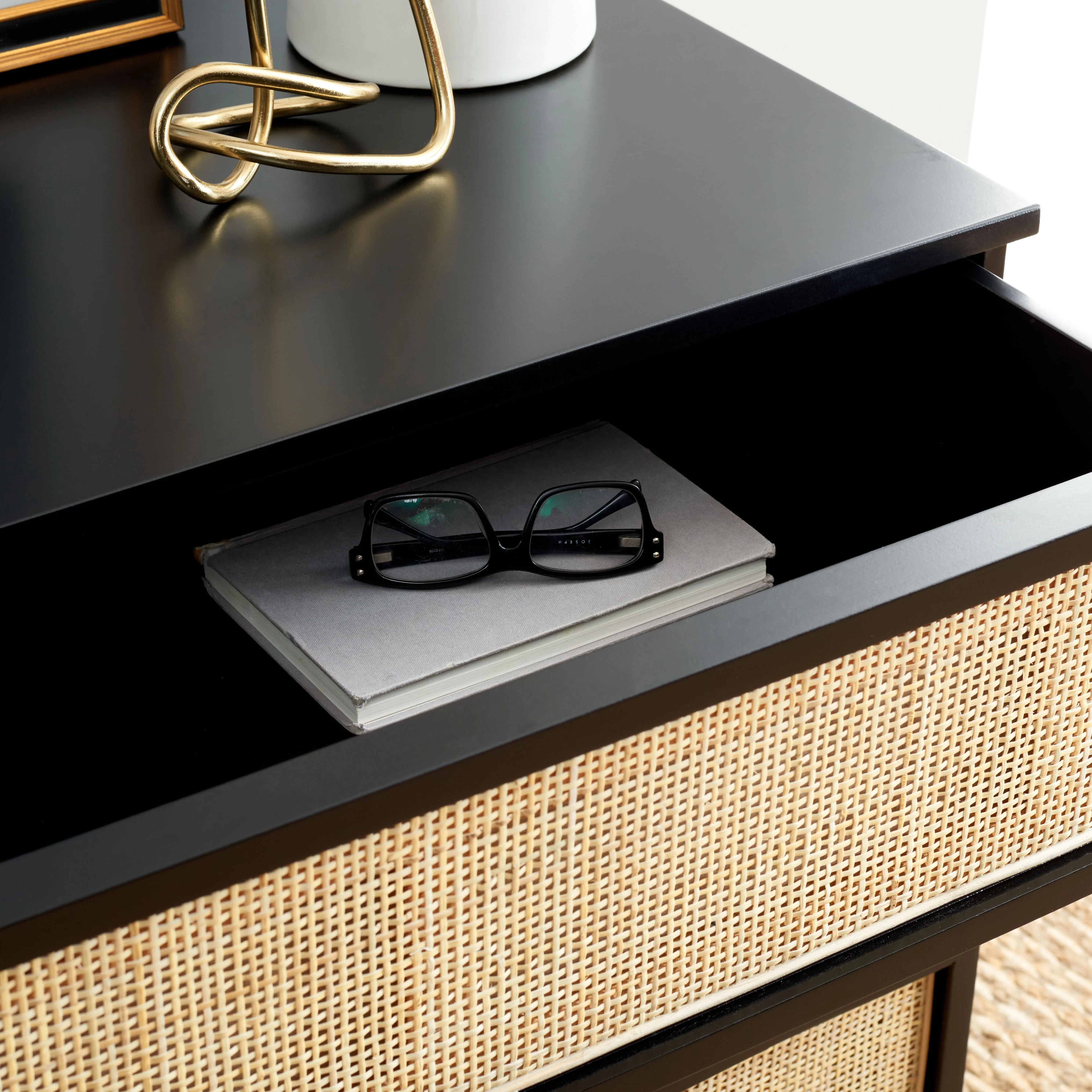 SAFAVIEH Genevieve Mid-Century Retro 3 Drawer Dresser, White/White Washed (36 in. W x 18 in. D x 36 in. H)