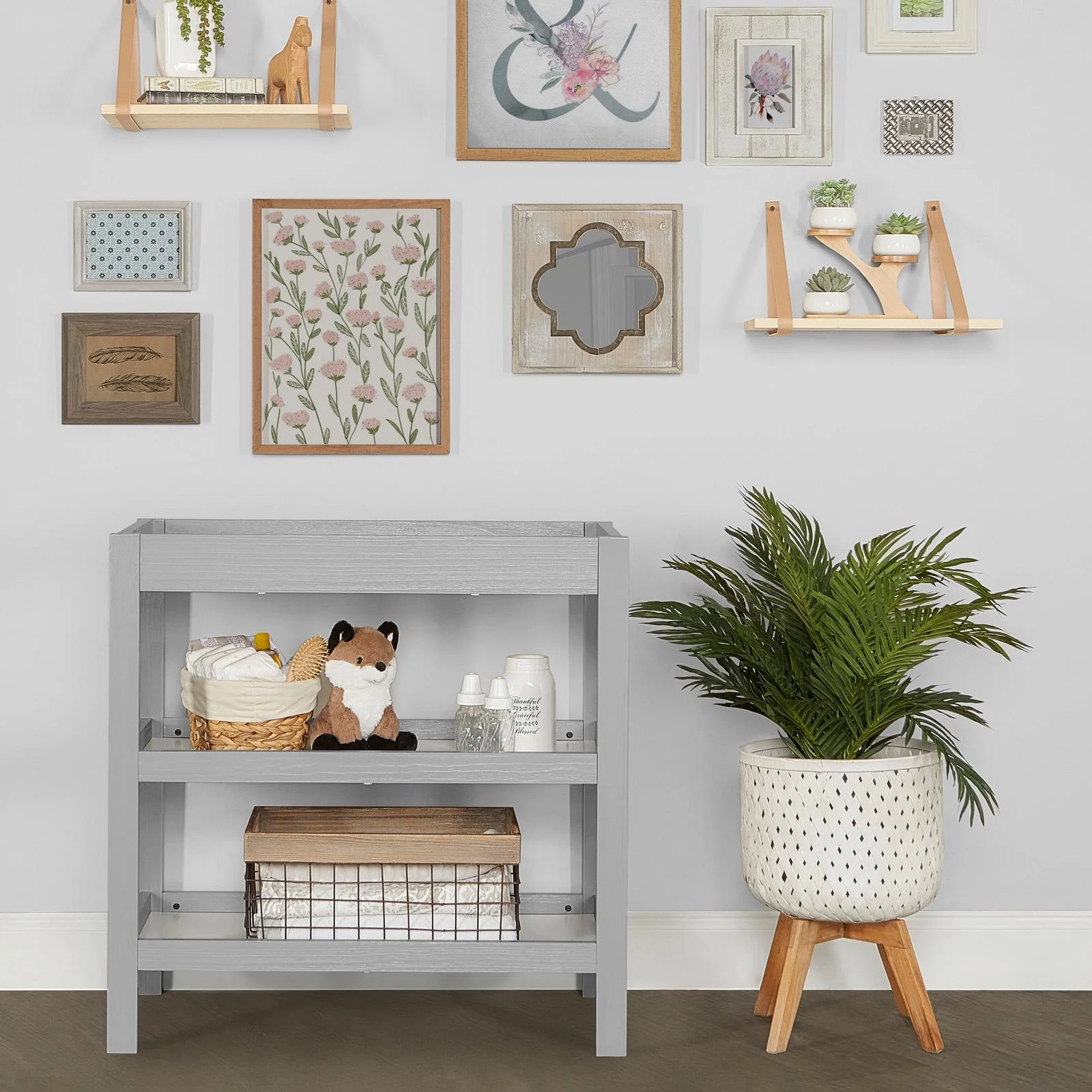 Dream on Me Ridgefield 2 Shelf Changing Table