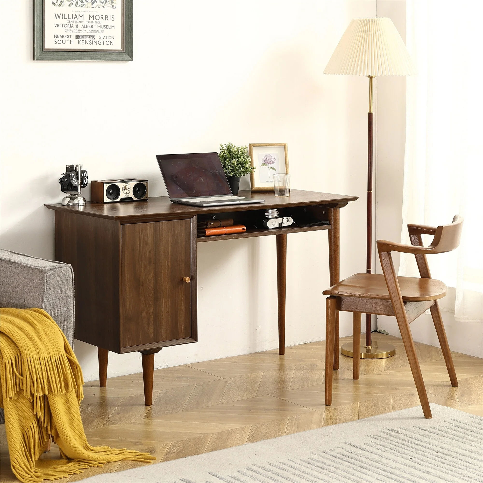 Small Desk with 47.24 Inch