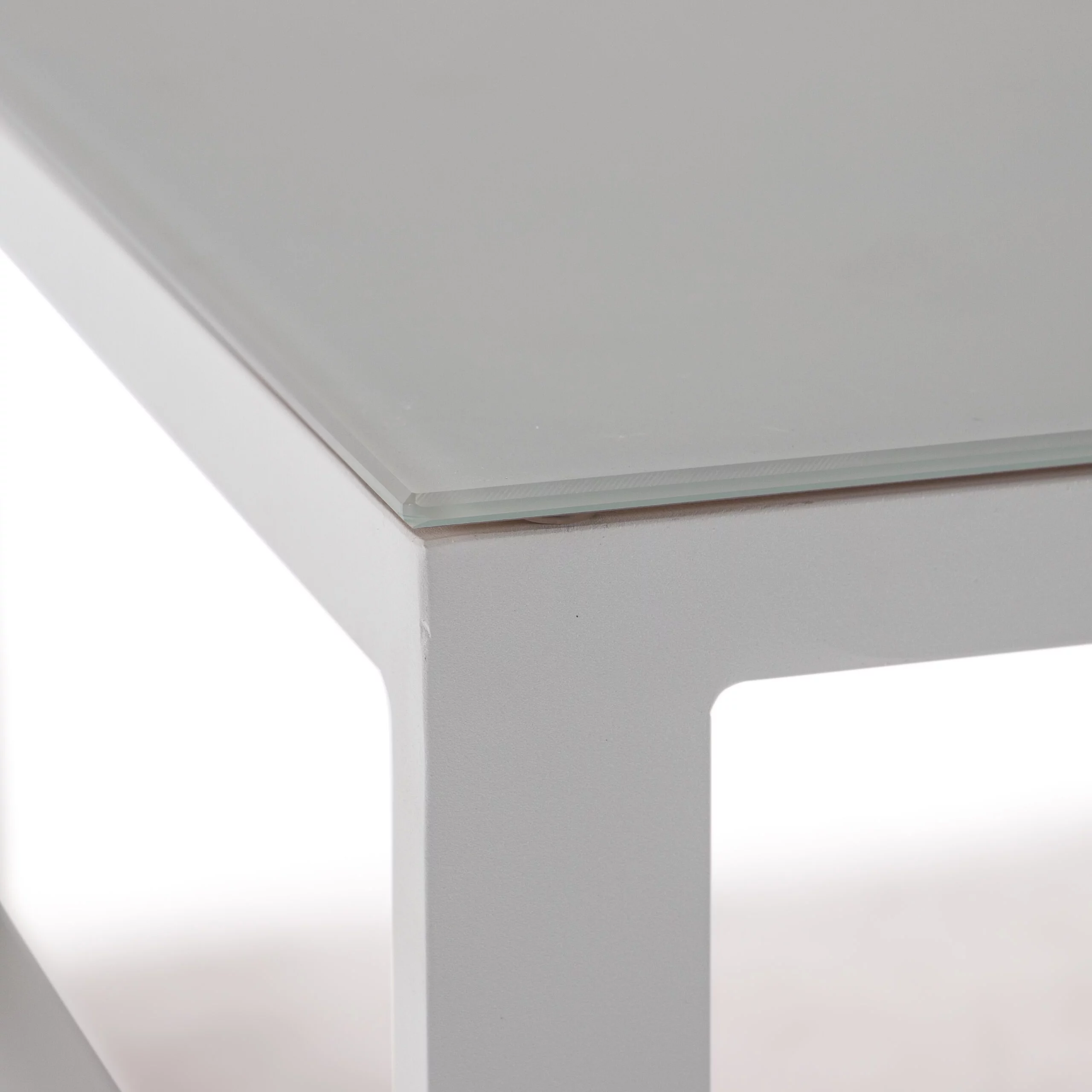 LeisureMod Chelsea White Sectional With Adjustable Headrest & Coffee Table With Cushions