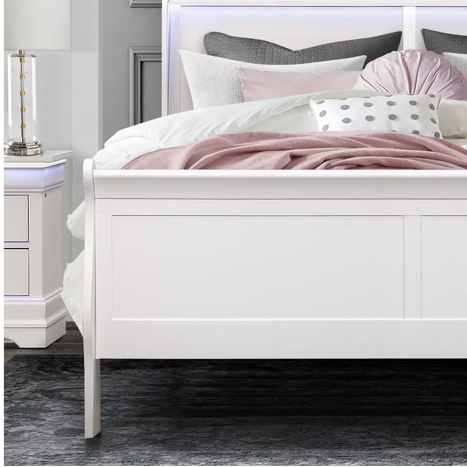 Global Furniture USA Charlie White Queen Bed