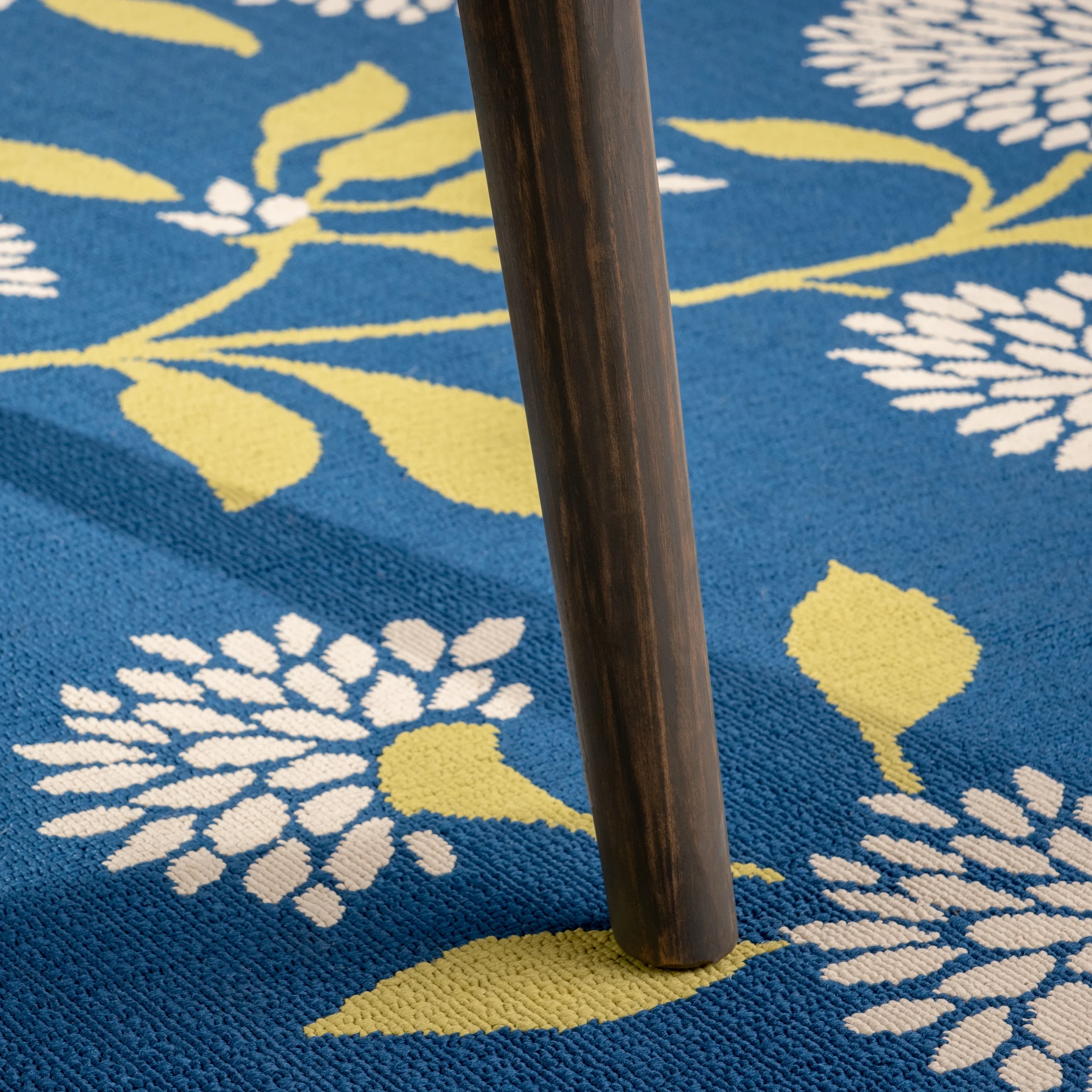 Noble House Reina 5 Piece Wooden Round Patio Dining Set in Gray