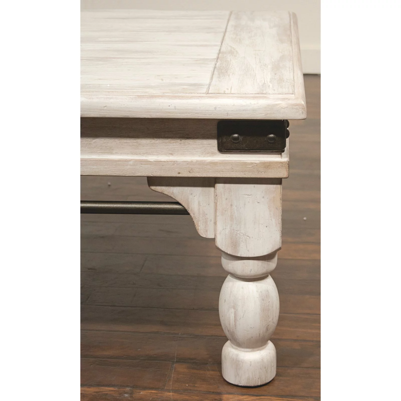 Riverside Furniture Regan Farmhouse Wood Coffee Table in Farmhouse White