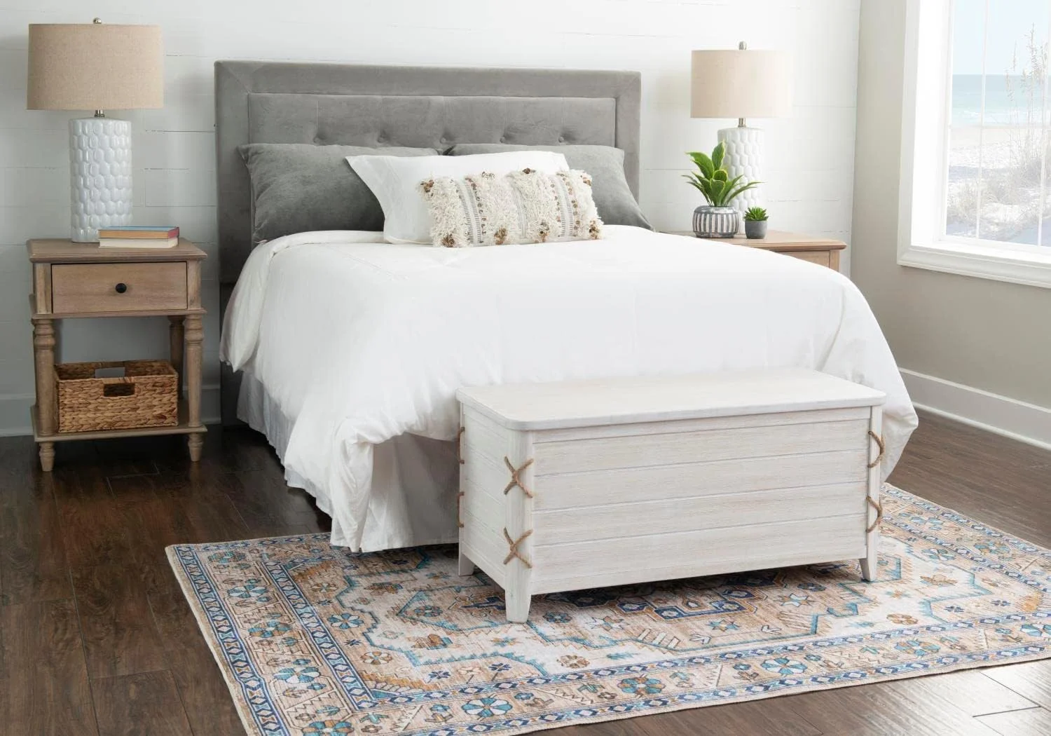 Brosnan Rope Cedar Chest With White Finish D1341A20W