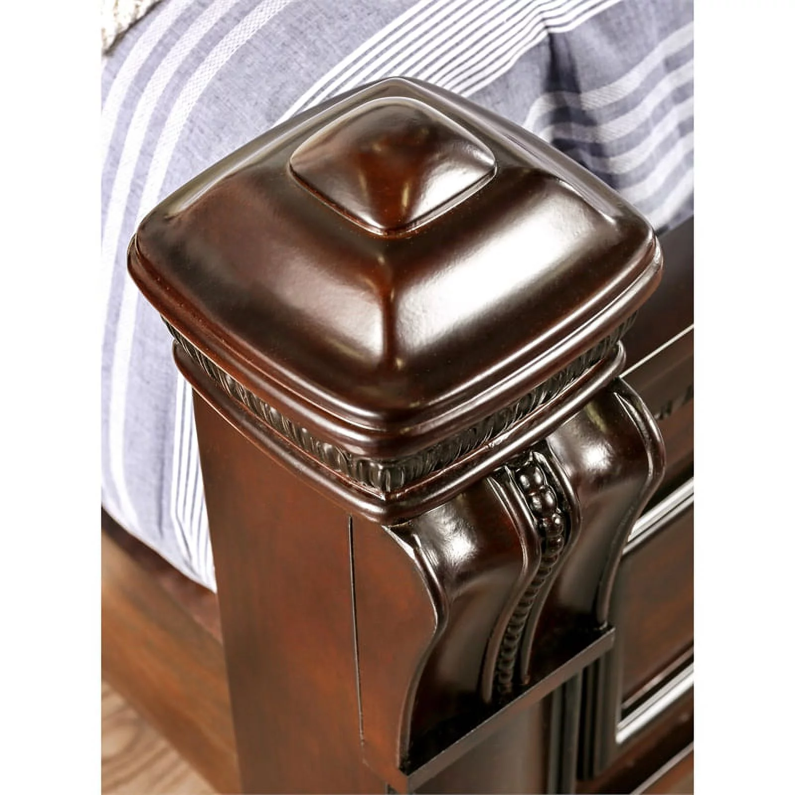 Furniture of America Oulette Transitional Wood Queen Poster Bed in Cherry