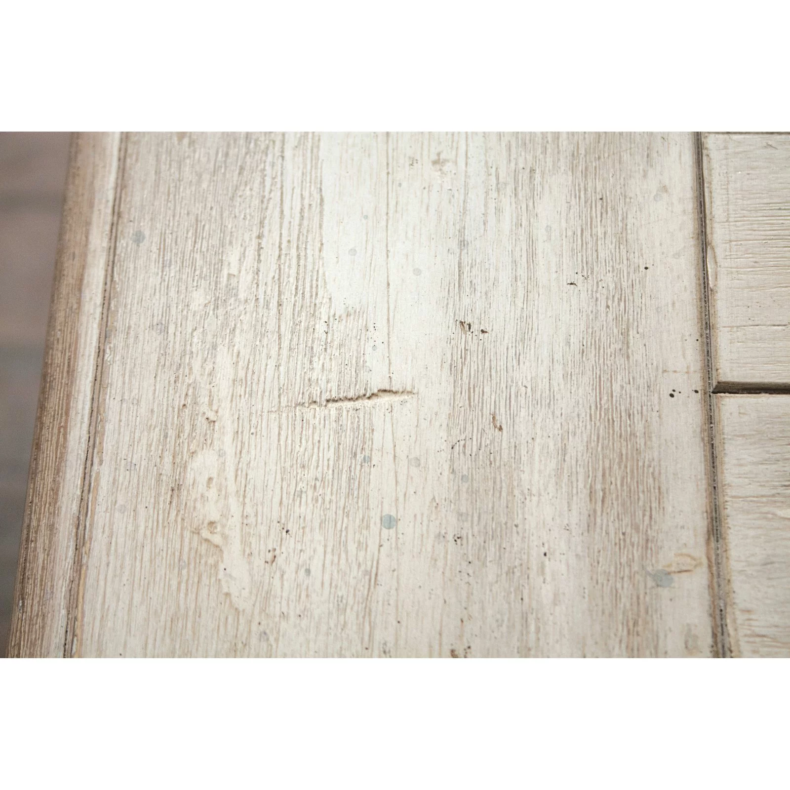 Riverside Furniture Regan Farmhouse Wood Coffee Table in Farmhouse White