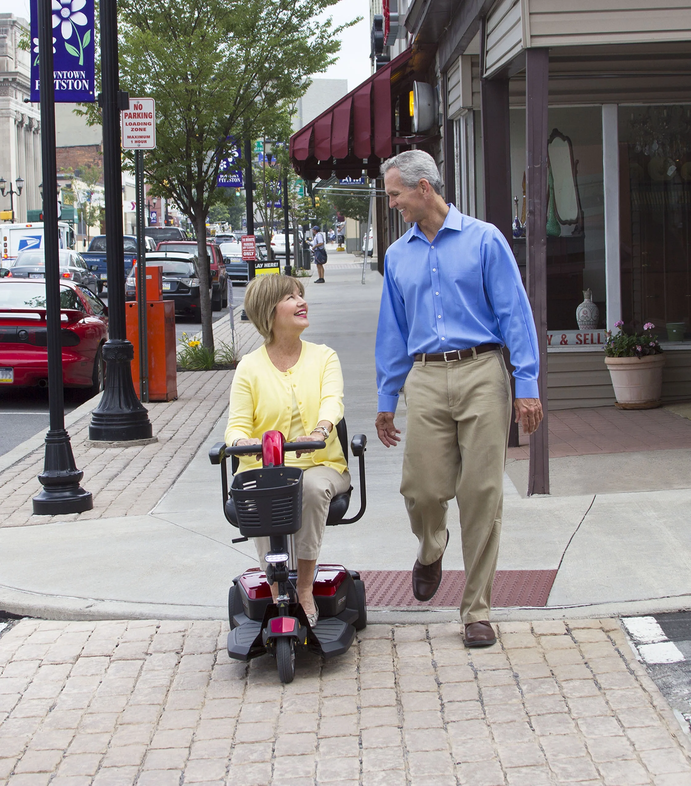 Pride Mobility GoGo LX 3-Wheel Scooter With CTS Suspension (12AH/9 Mile Battery Range) with Ext Warr