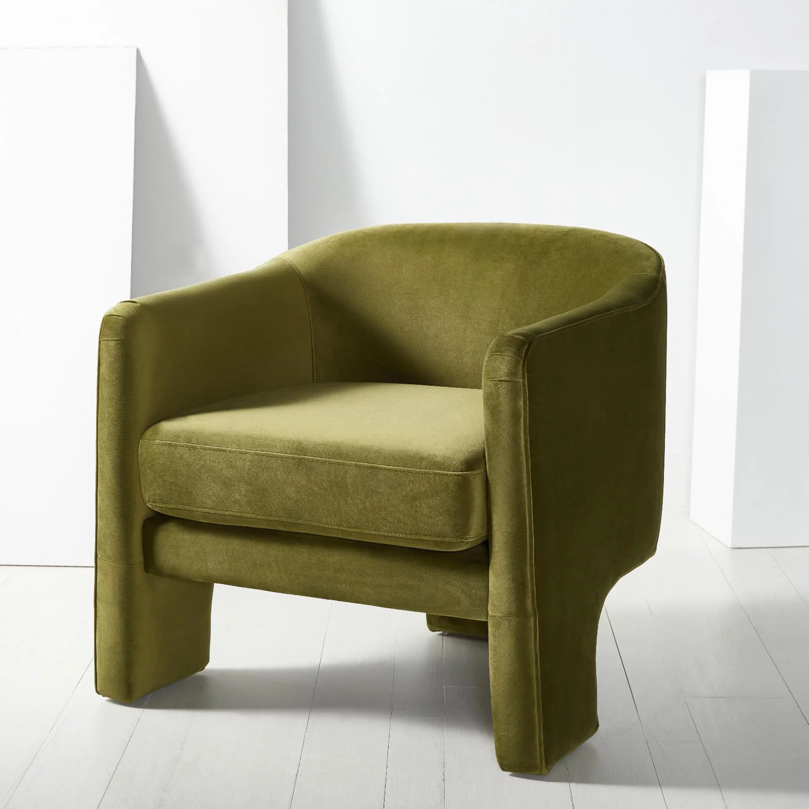 SAFAVIEH Couture Londyn Modern Velvet Solid Accent Chair, Olive Green