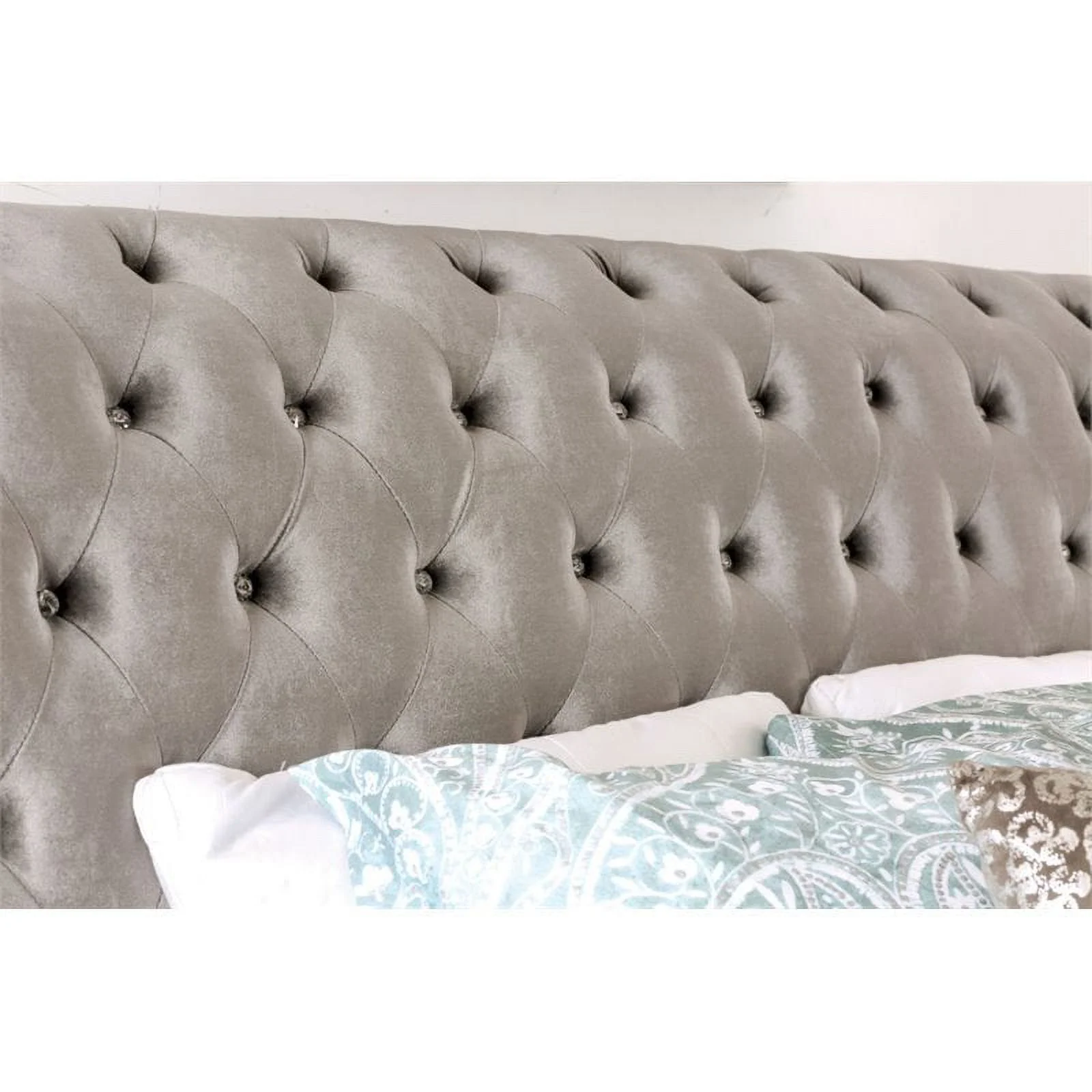 Furniture of America Luxy Transitional Fabric Queen Sleigh Bed in Gray