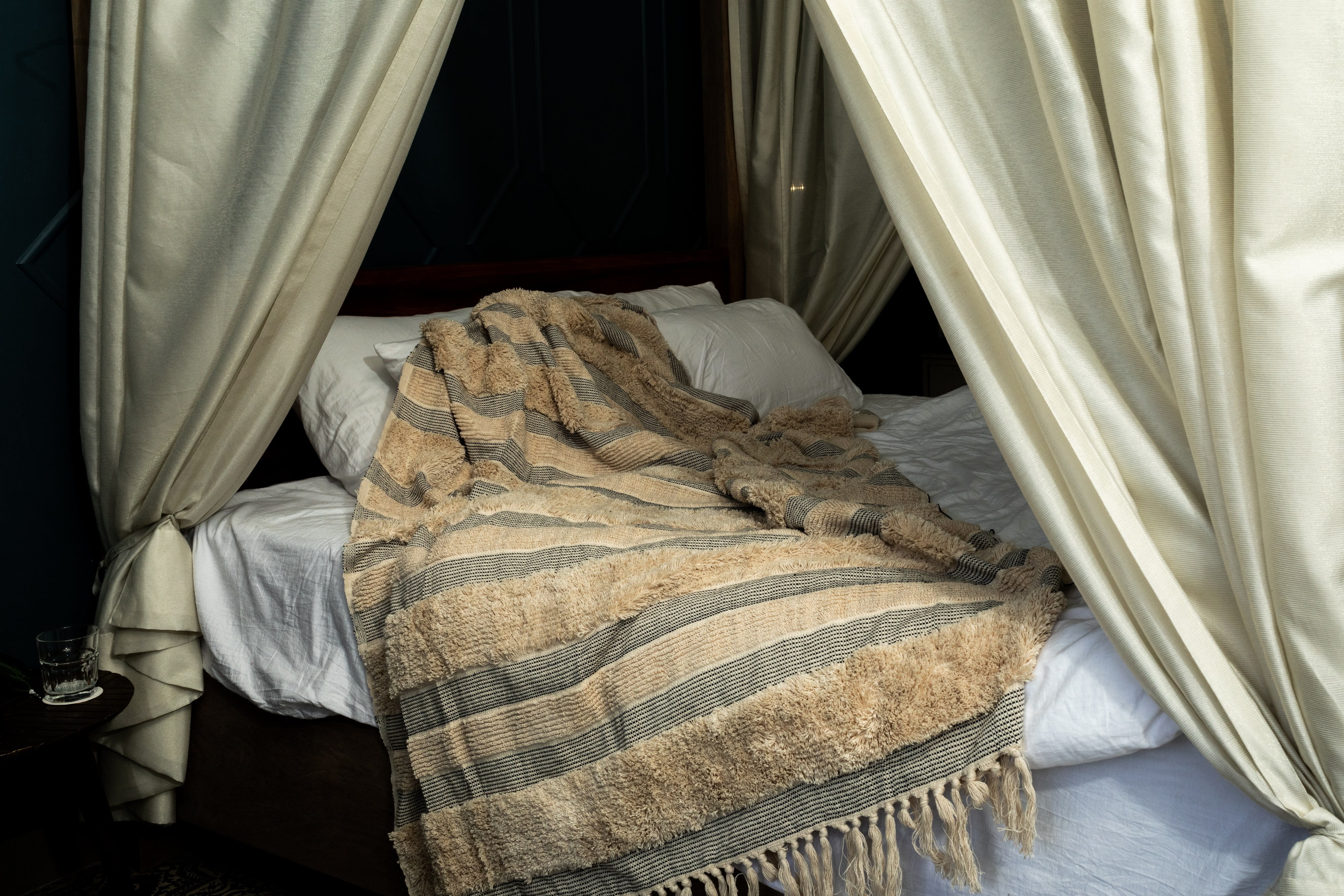 THE ART BOX Hand Woven Couch Décor Blanket Off White Throw Blanket Bohemian Beach Mud cloth Blanket for Couch, Bedroom, Travel, Farmhouse Boho Style Throw 50x70 Inches