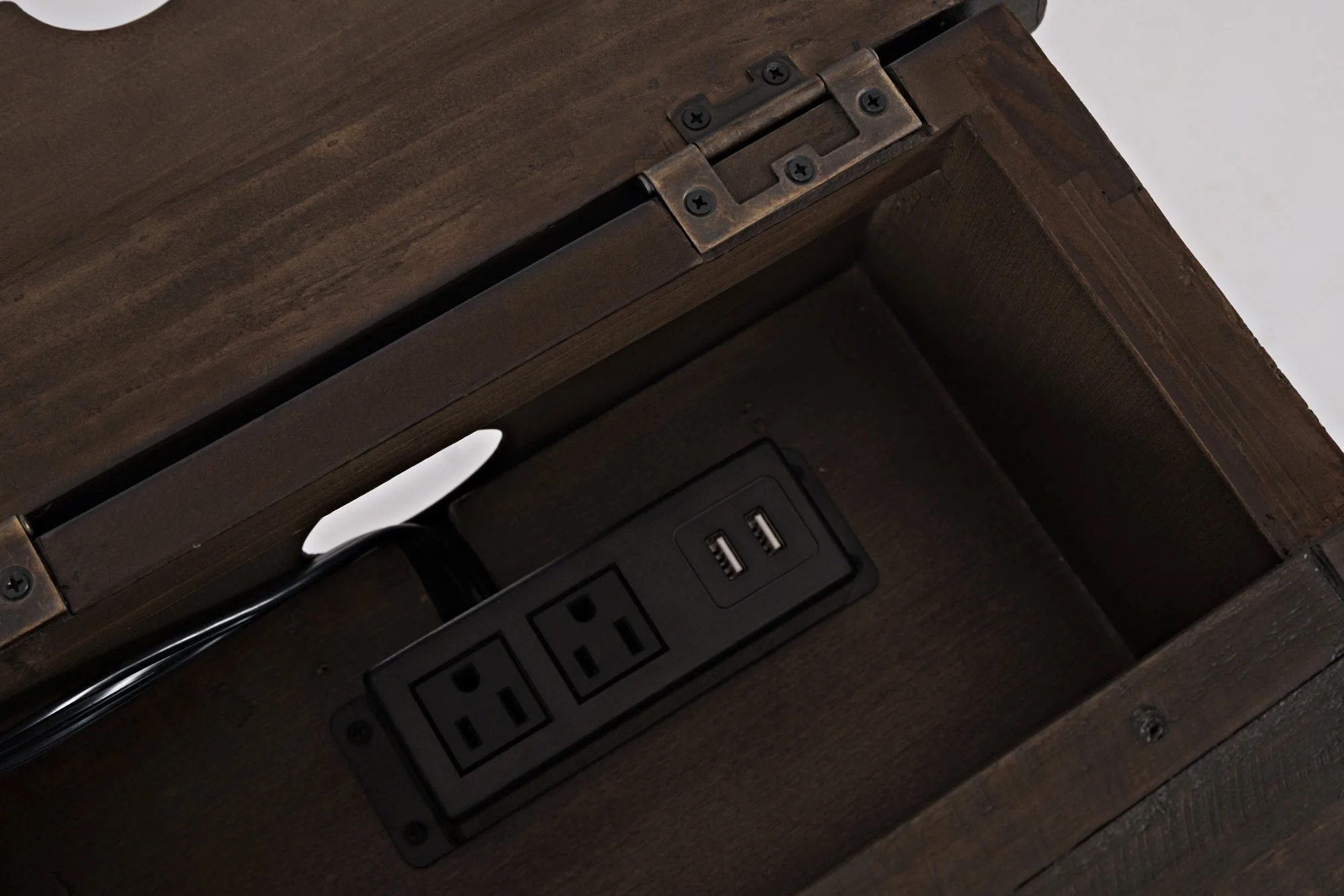 Jofran Madison County Rustic Reclaimed Pine Farmhouse Harris USB Charging Chairside Table