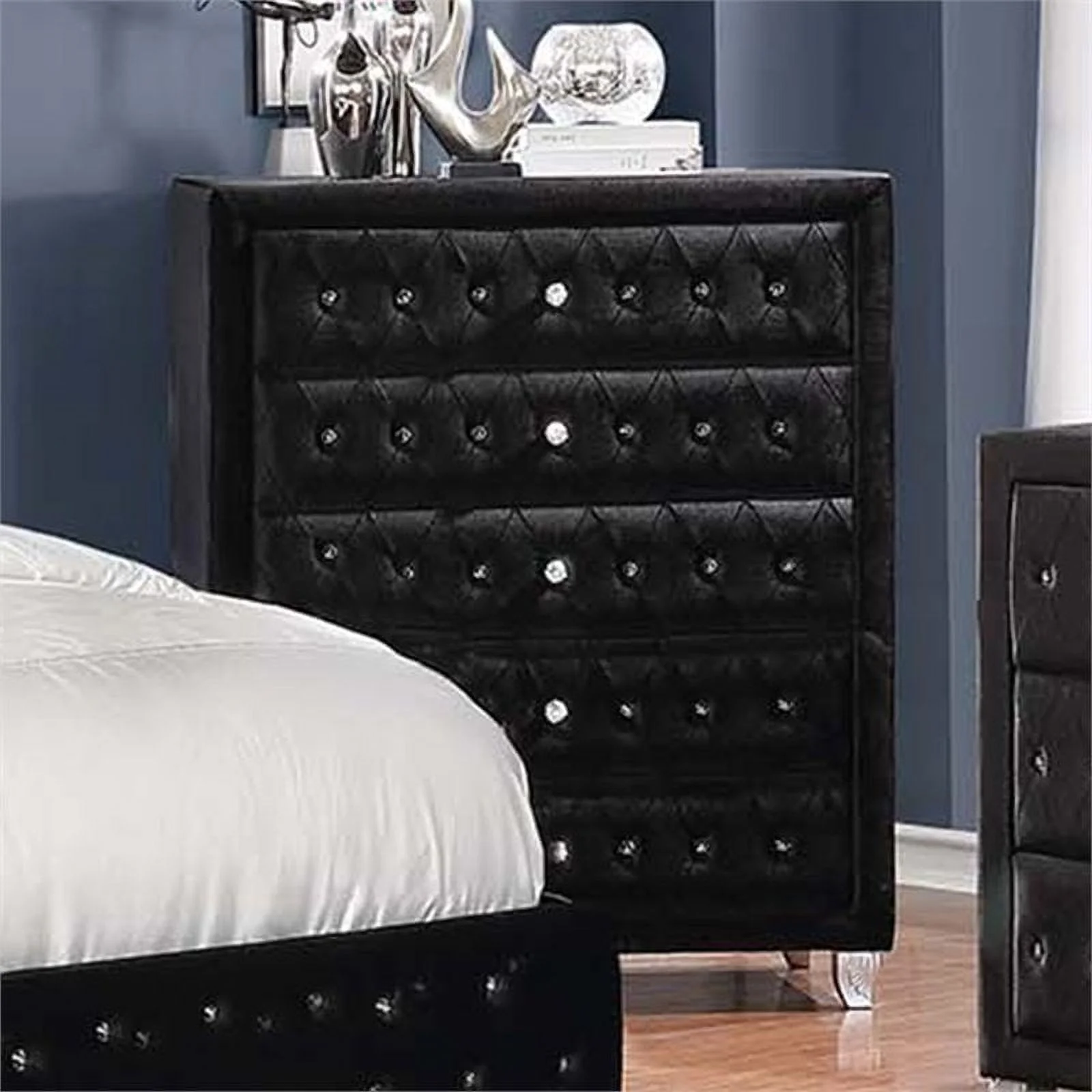Stonecroft Furniture Dove Way 5 Piece Queen Wingback Bedroom Set in Black