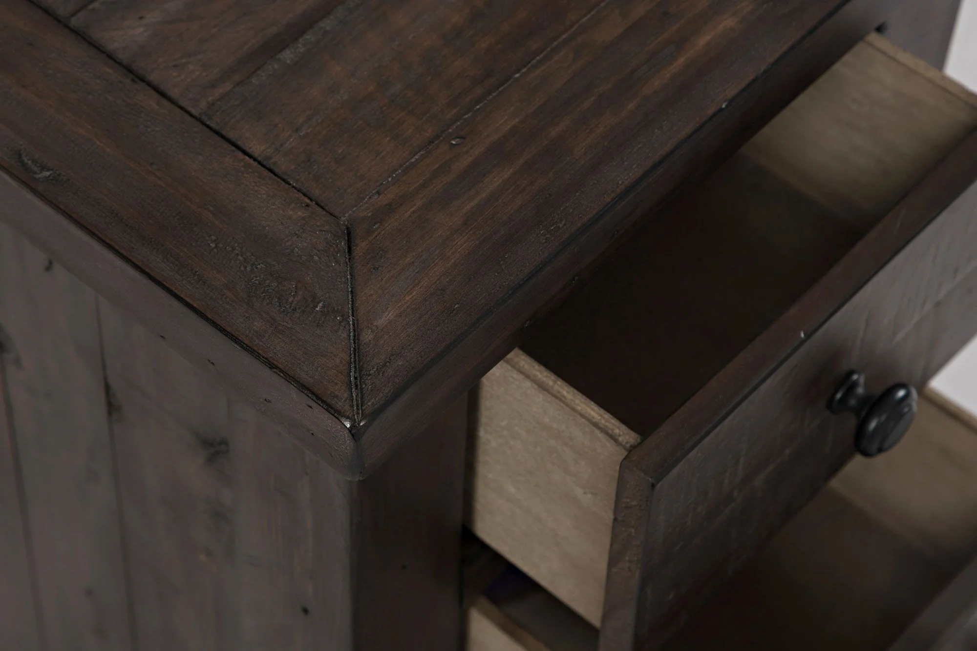 Jofran Madison County Rustic Reclaimed Pine Farmhouse Harris USB Charging Chairside Table