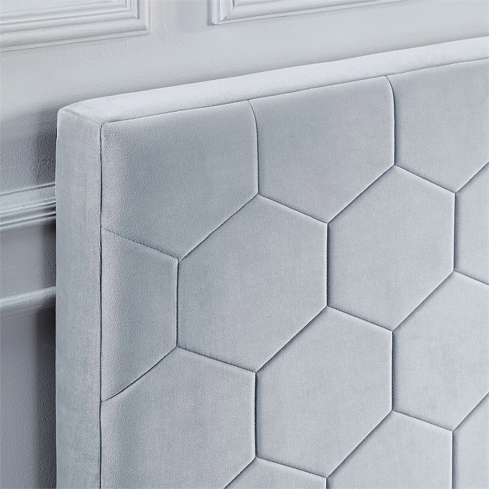 Furniture of America Harper Fabric Queen Bed with 2-Drawer in Light Gray