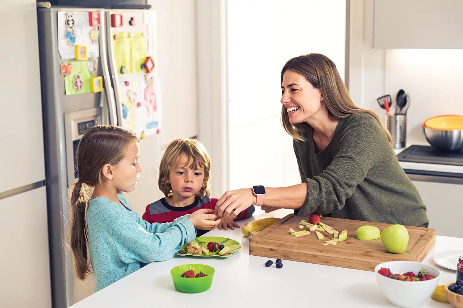 (Used) Fitbit Versa Smart Watch, Peach/Rose Gold Aluminium, One Size (S & L Bands Included)