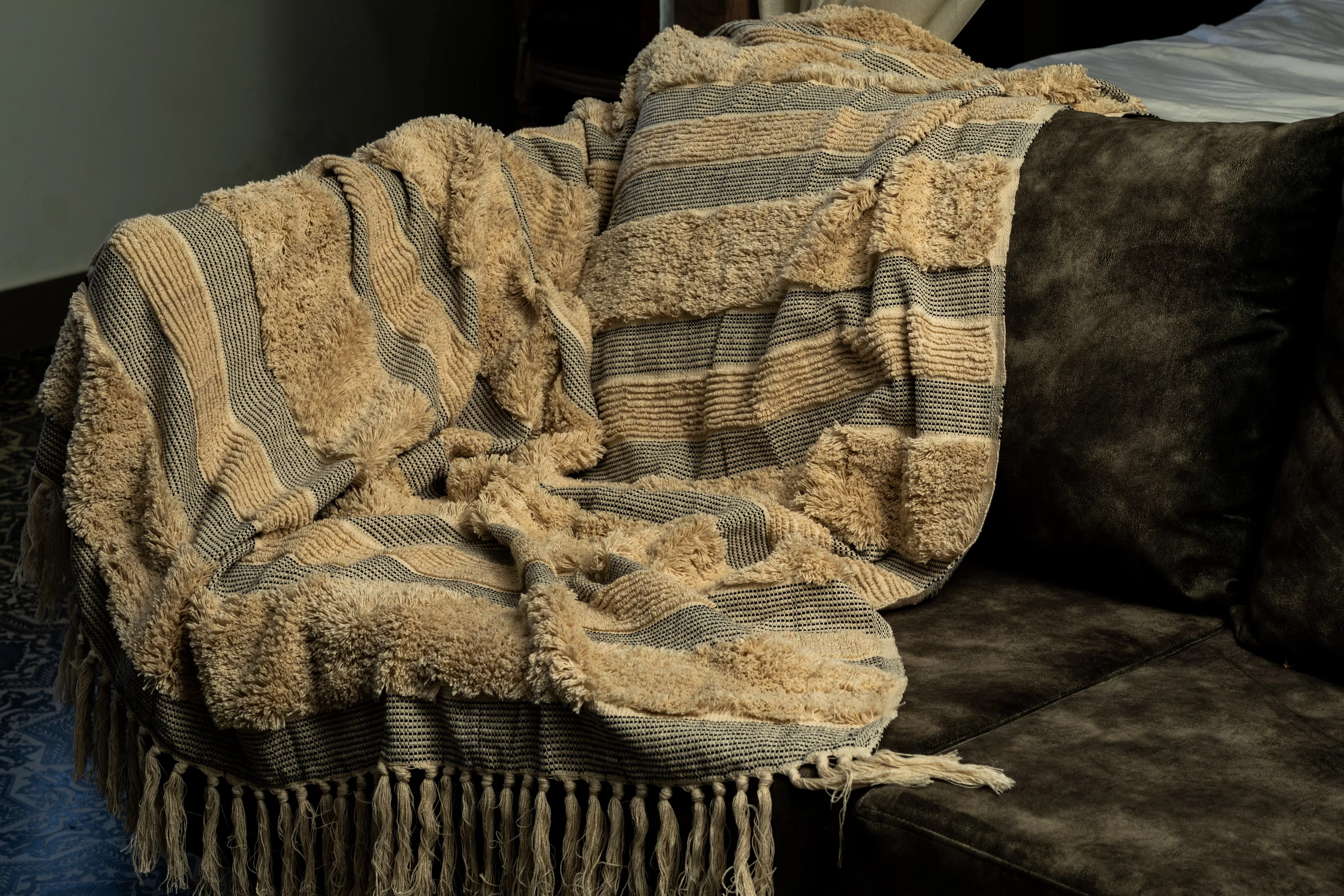 THE ART BOX Hand Woven Couch Décor Blanket Off White Throw Blanket Bohemian Beach Mud cloth Blanket for Couch, Bedroom, Travel, Farmhouse Boho Style Throw 50x70 Inches