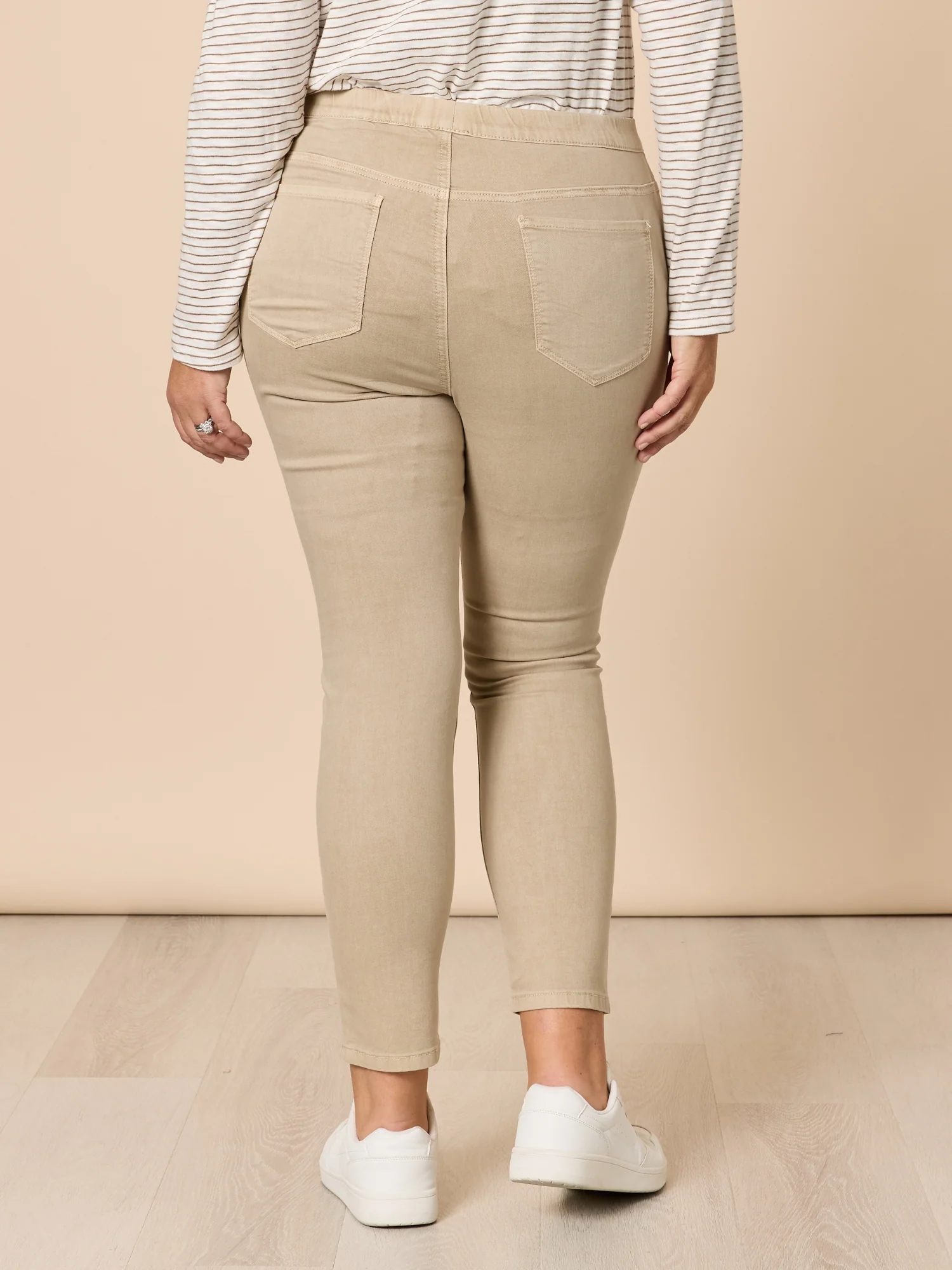 LA Distressed Pull On Stretch Denim Jean - Natural