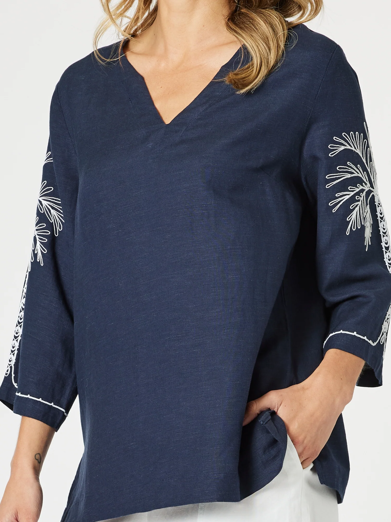 Palm Embroidery Lino Top - Navy/White
