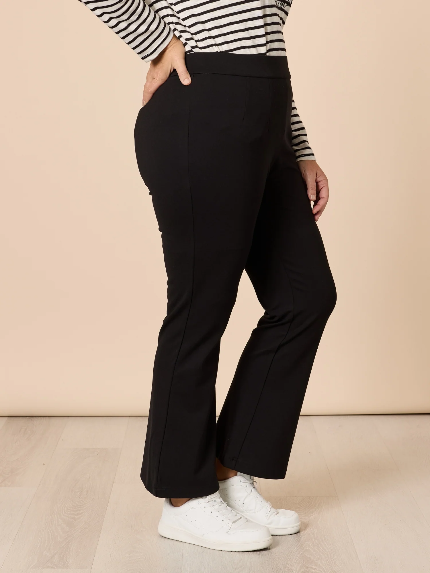 Carla Flare Pant - Black