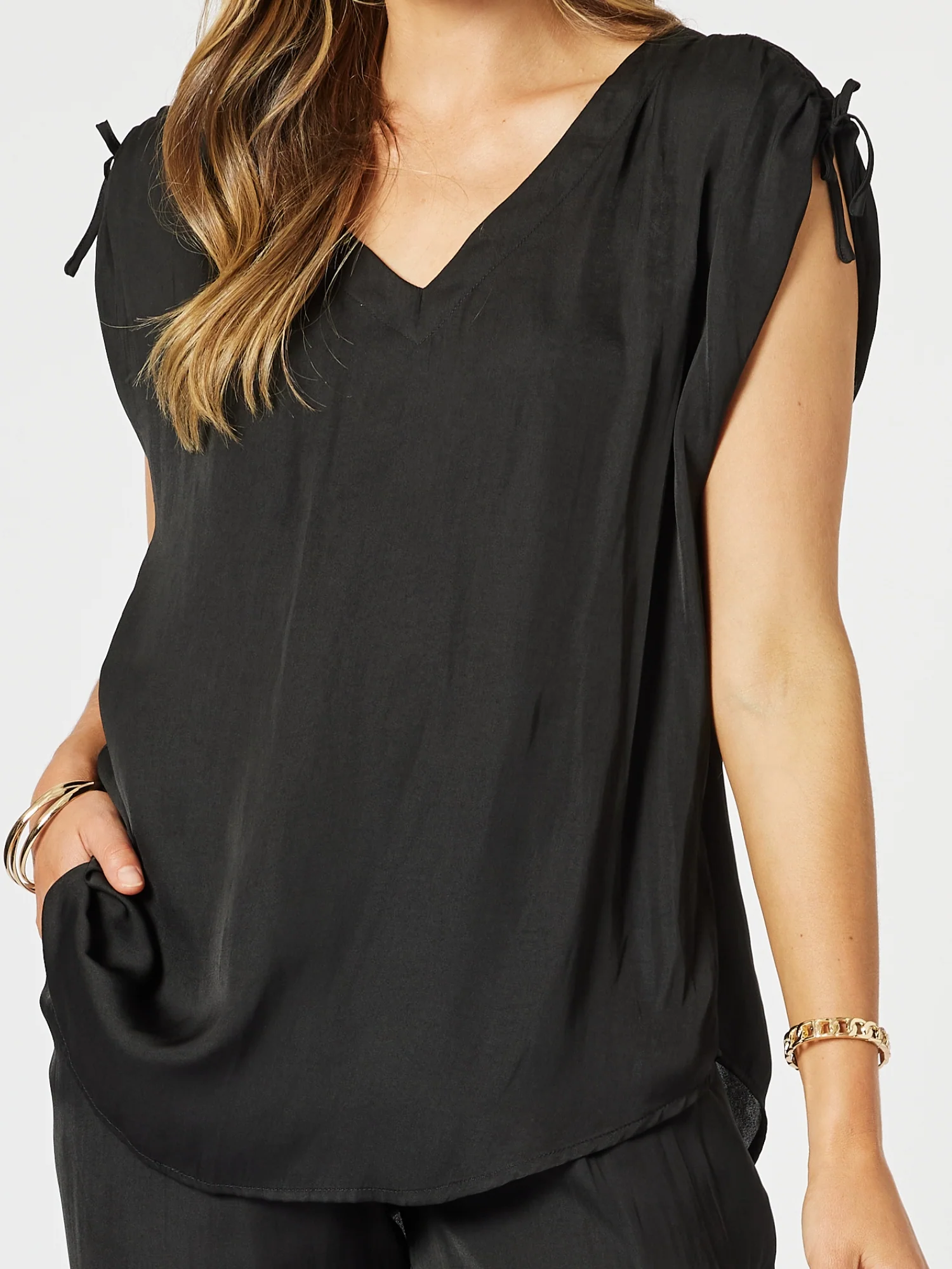 Lux Ruche V-neck Top - Black