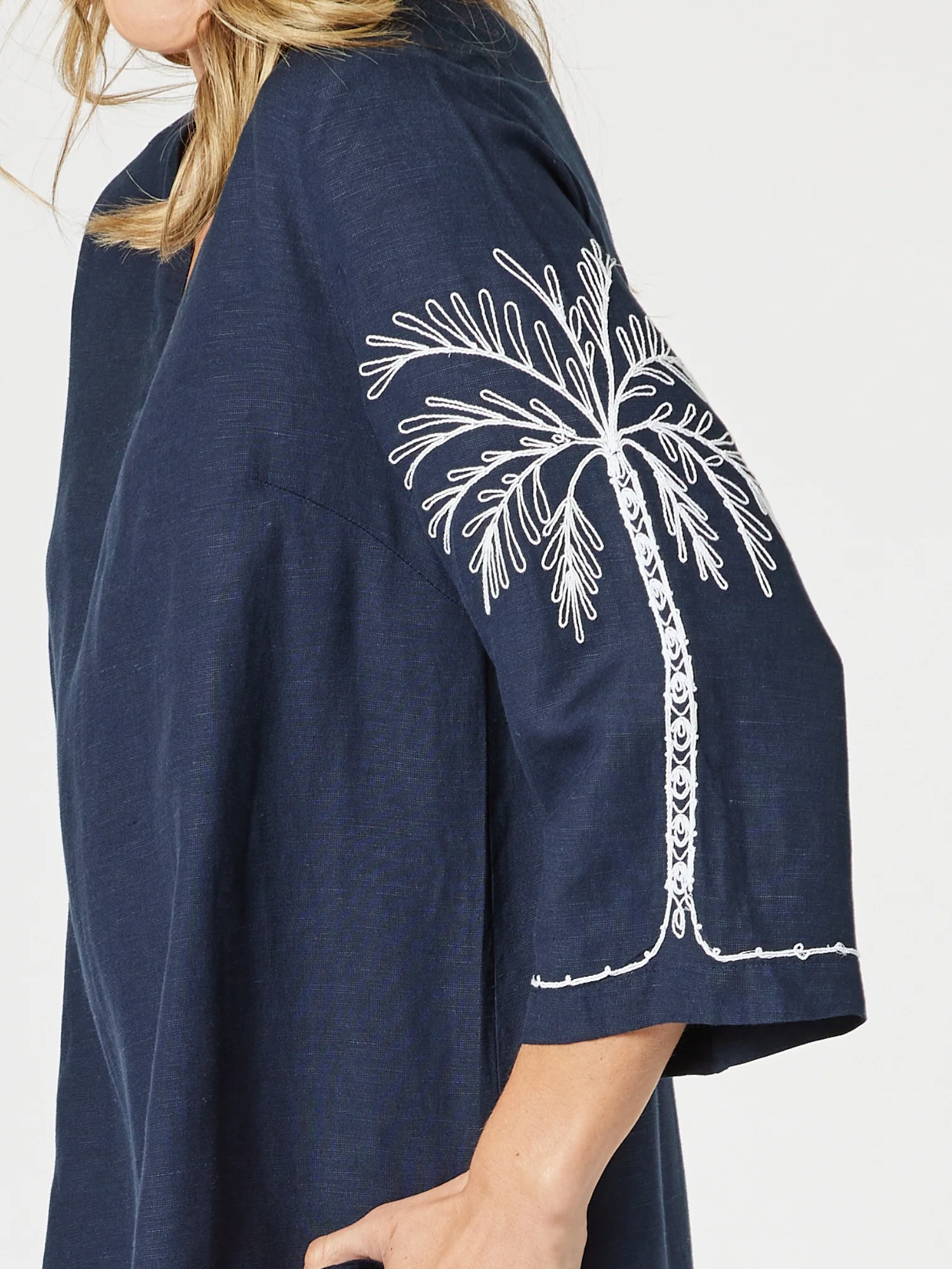 Palm Embroidery Lino Top - Navy/White