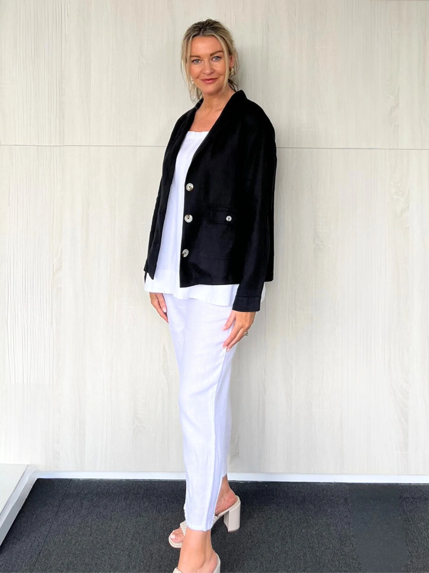 Danielle Linen Cropped Blazer - Black