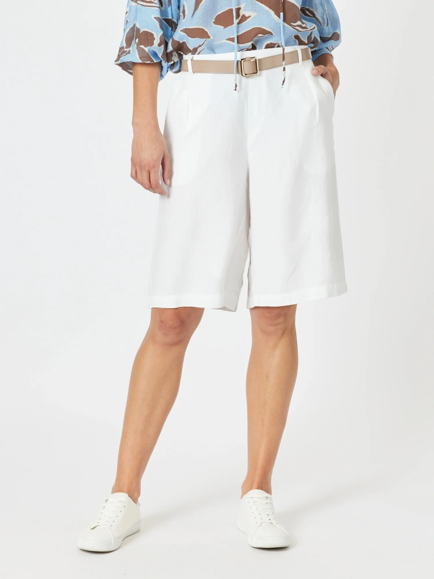 The Lino Short - White