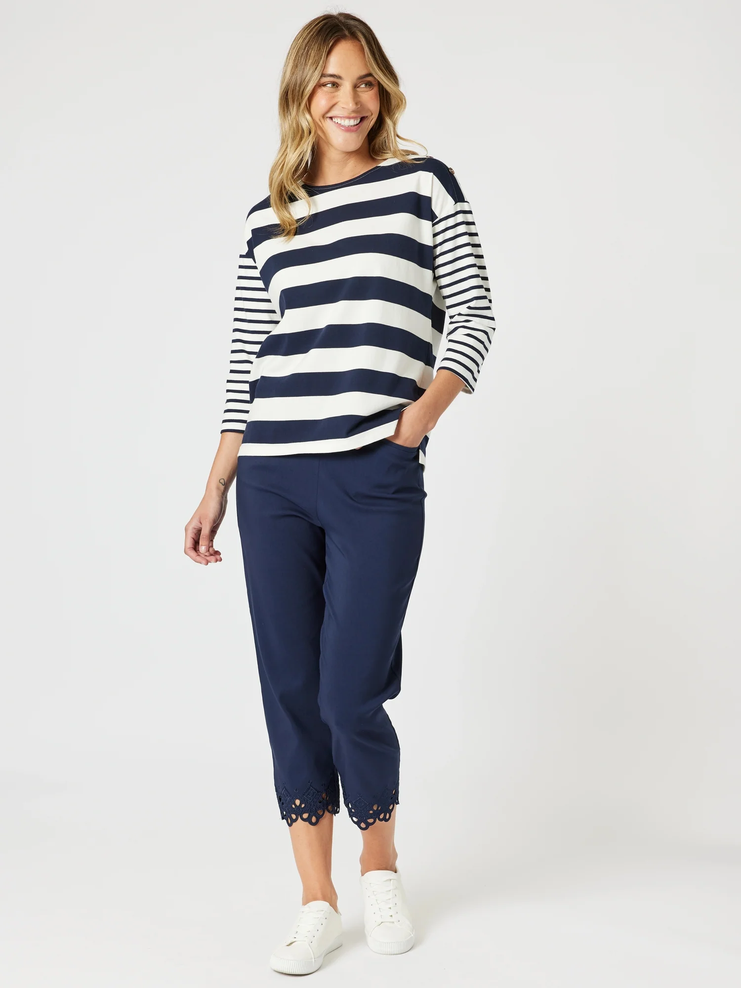 Fleur Embroidered Pant - Navy