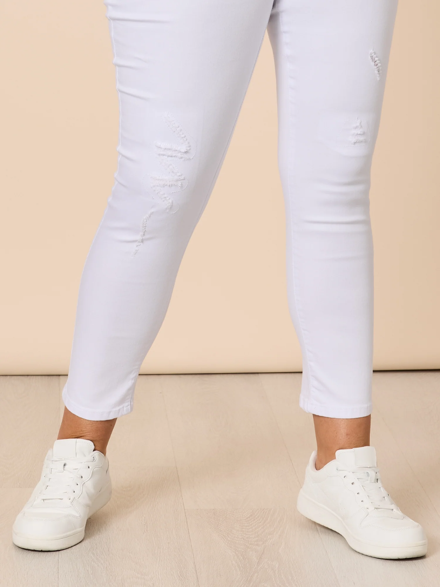 LA Distressed Pull On Stretch Denim Jean - White