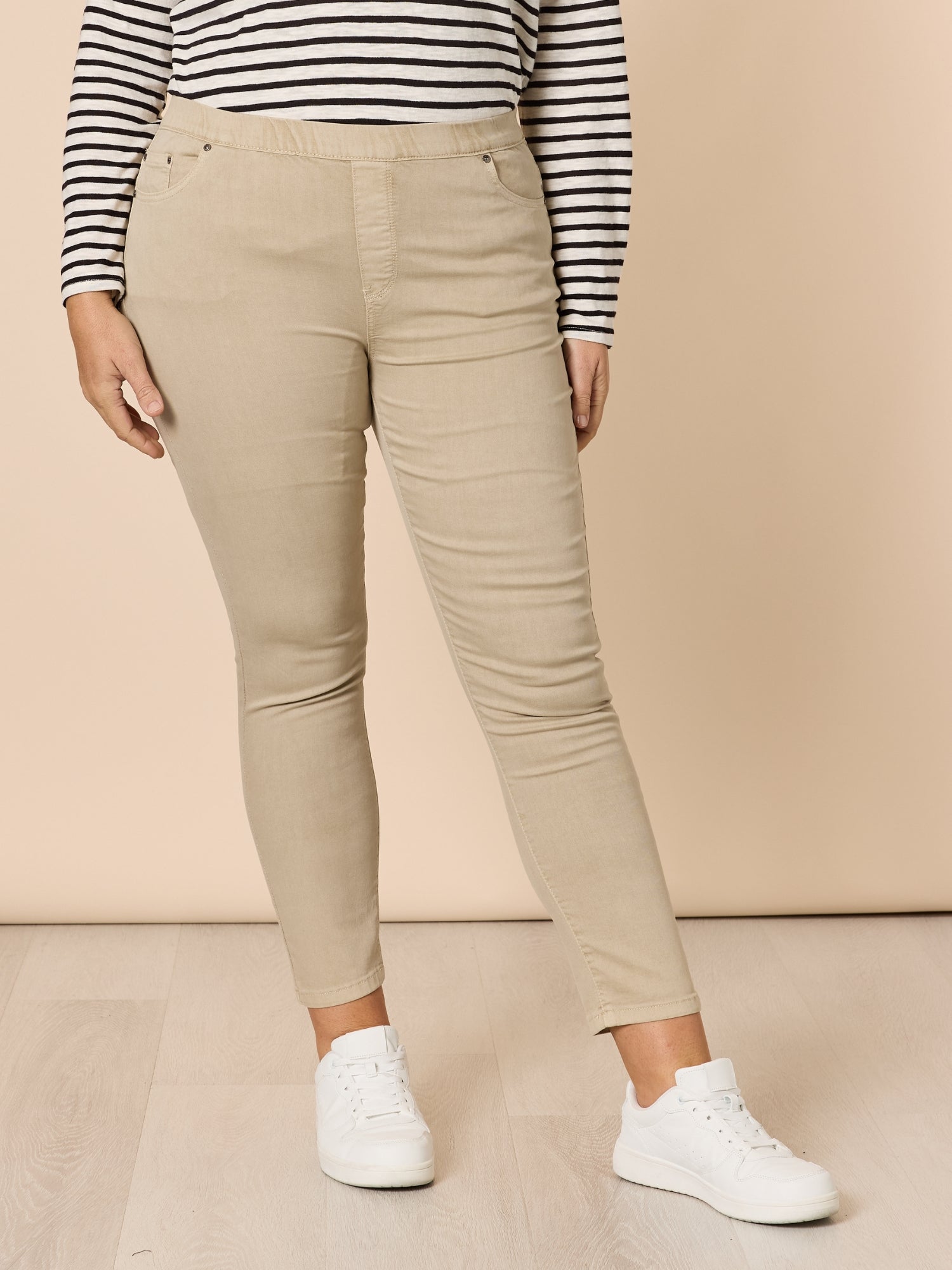 Chicago Slim Leg Jean - Natural