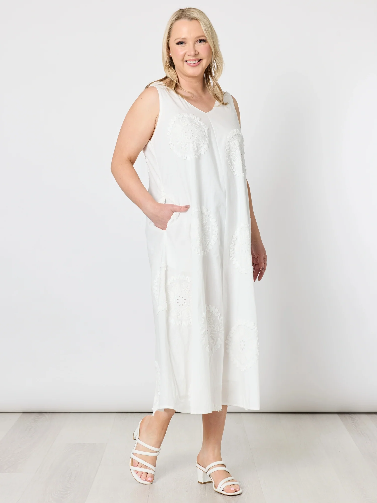 Emanuella Embroidered Sleeveless Dress - White