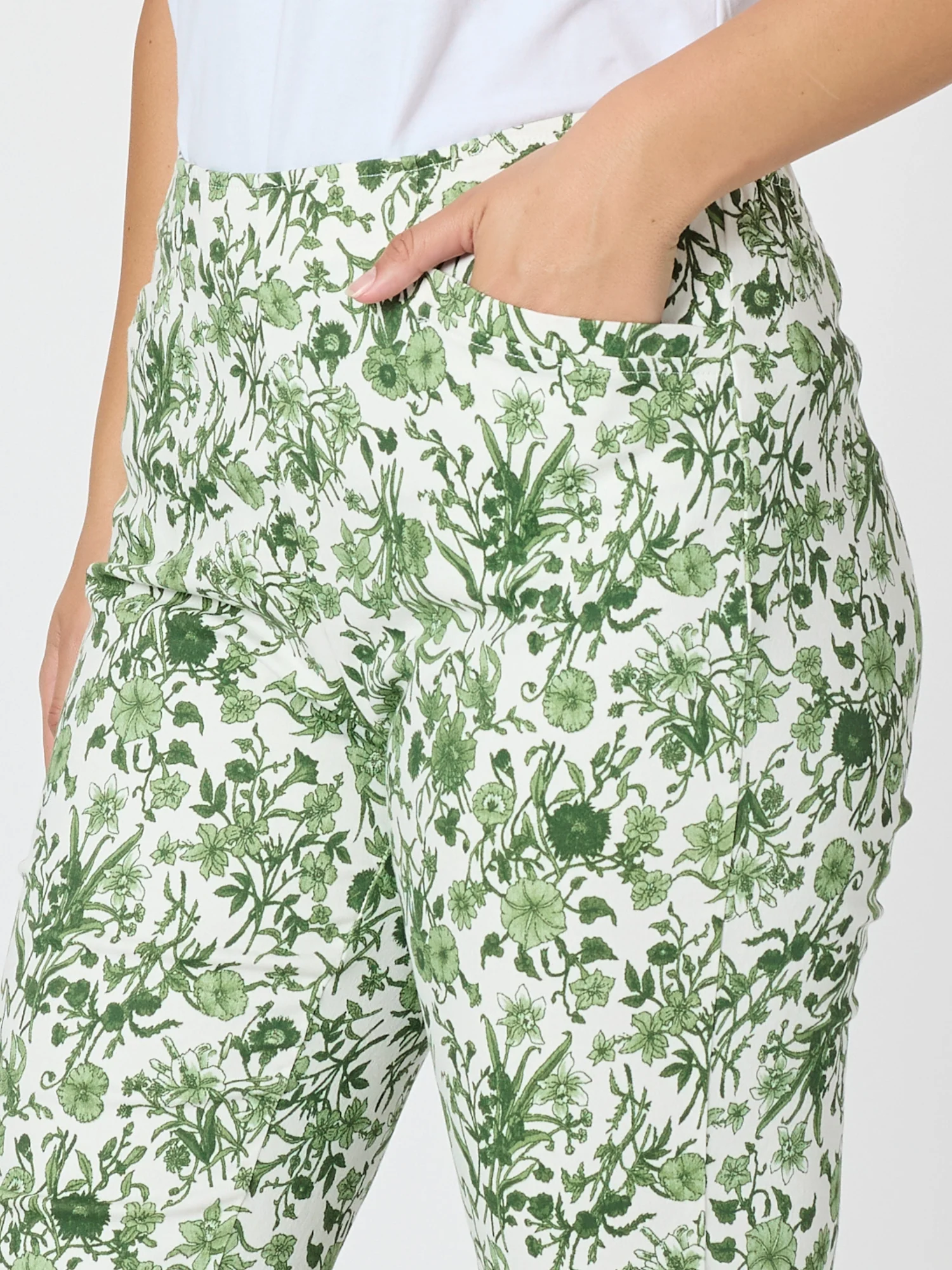 Alexandria Floral Print Pant - Basil White