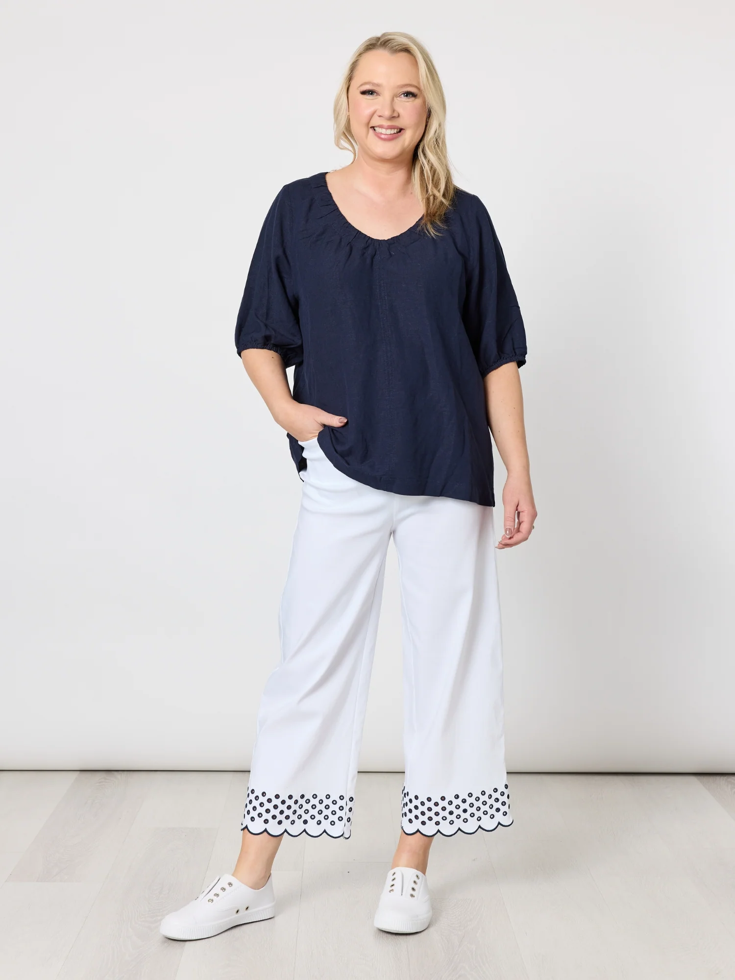 Scallop Hem Pant - White/Navy